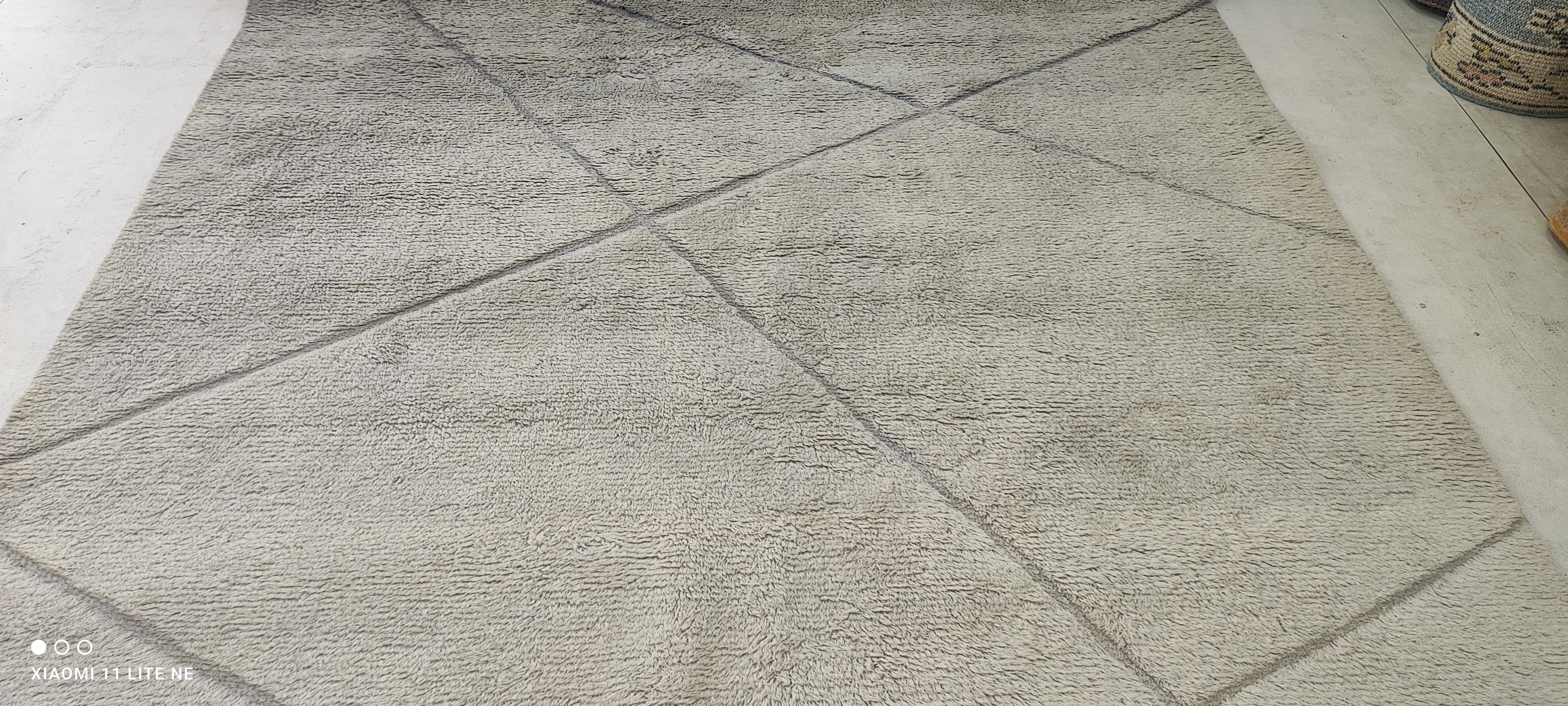 Bob 6.9x9.6 Ivory Hand-Knotted Modern Rug
