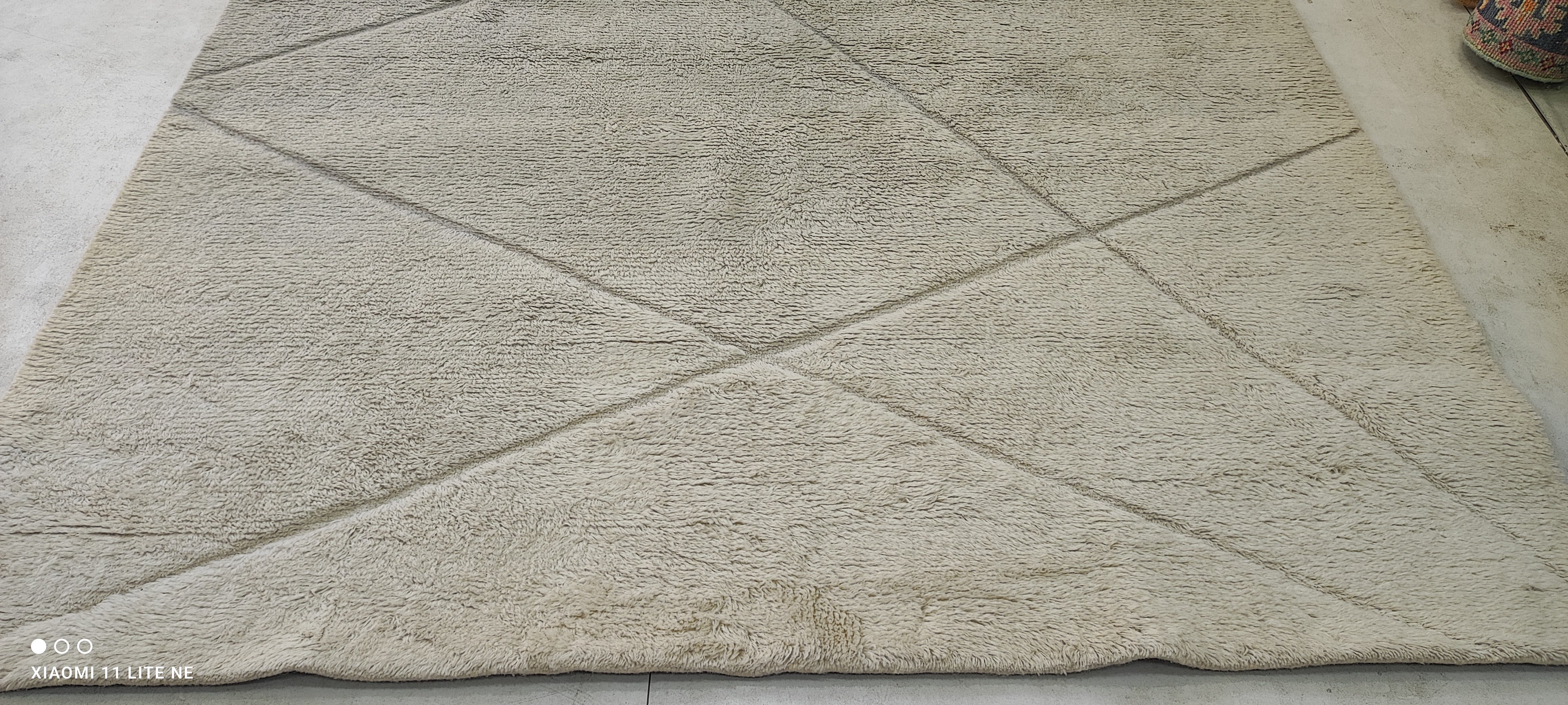 Bob 6.9x9.6 Ivory Hand-Knotted Modern Rug