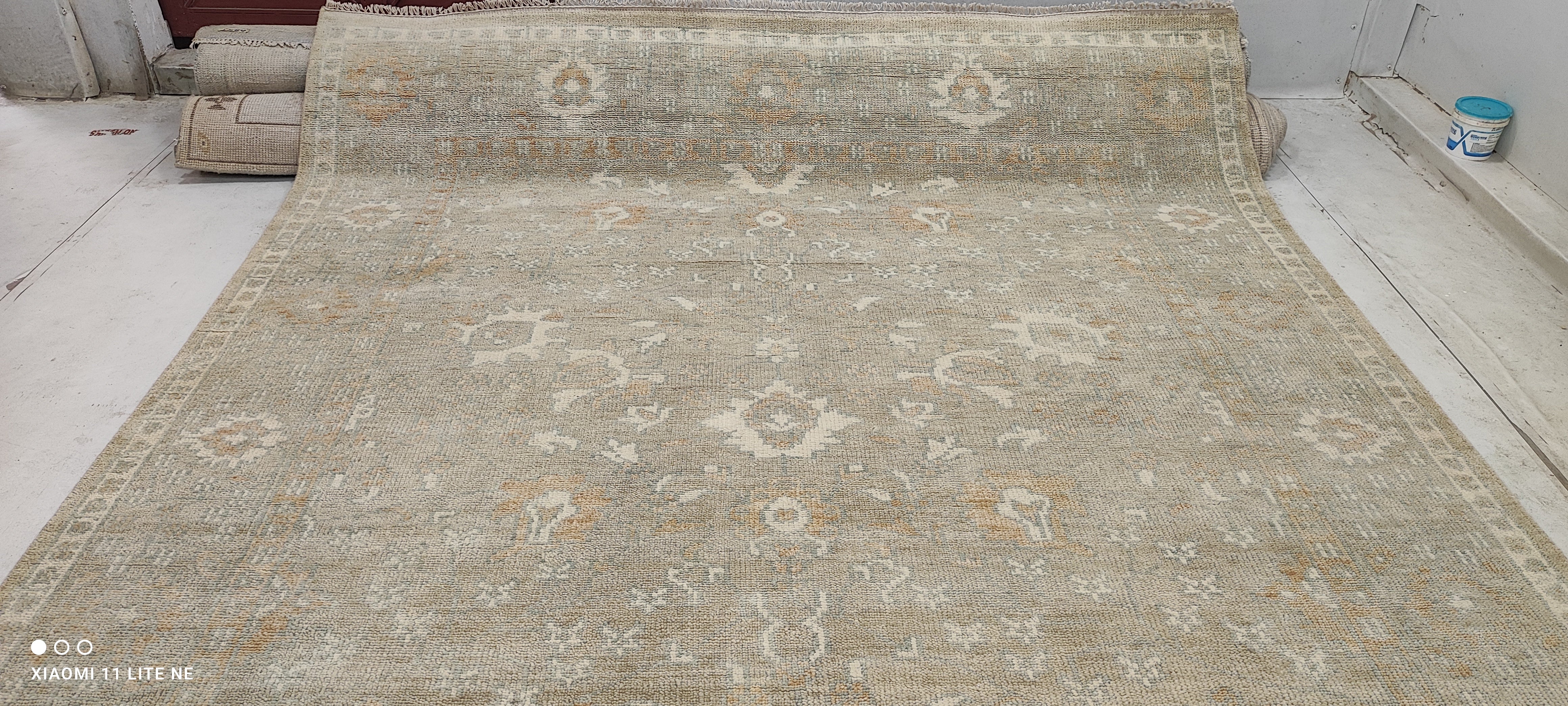 Kelly Bishop 8x10 Grey Hand-Knotted Oushak Rug