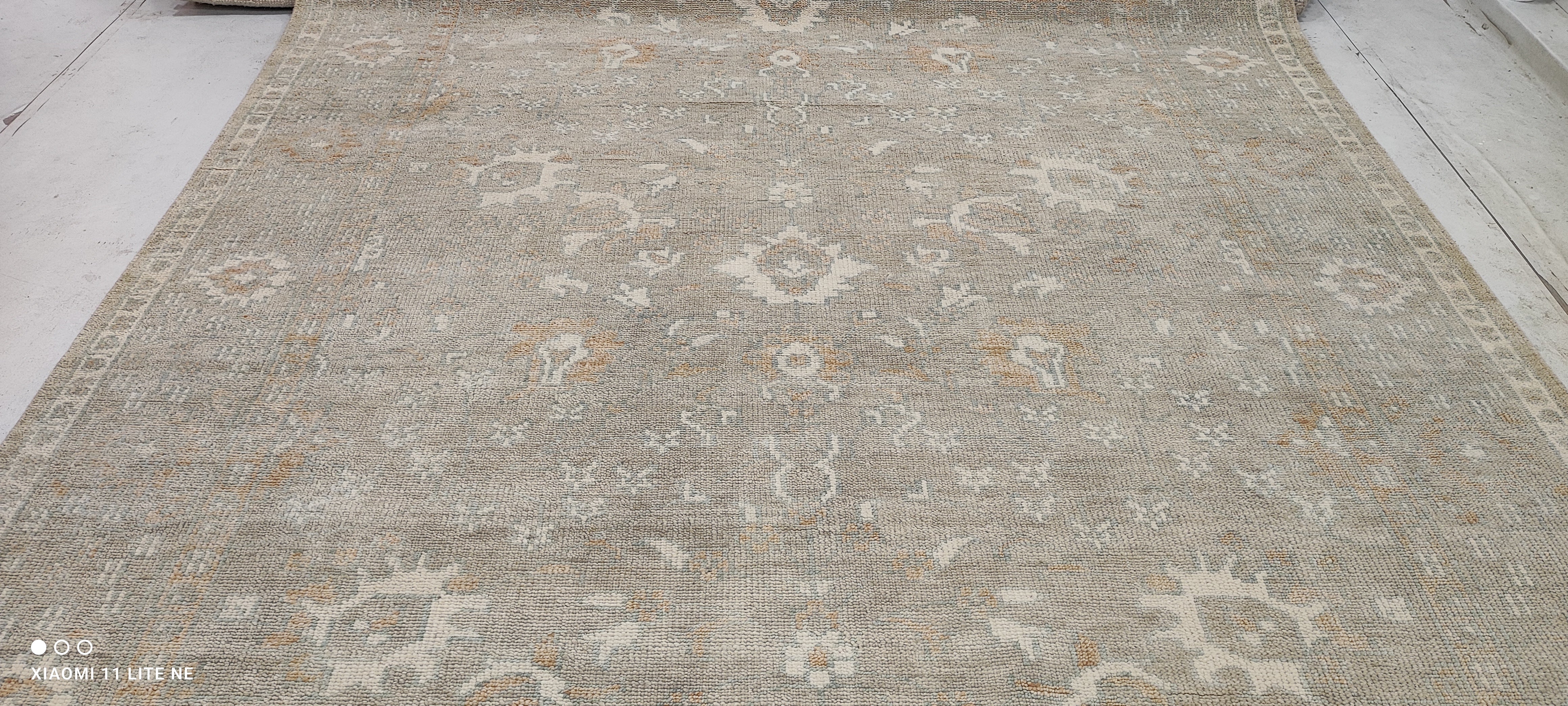 Kelly Bishop 8x10 Grey Hand-Knotted Oushak Rug