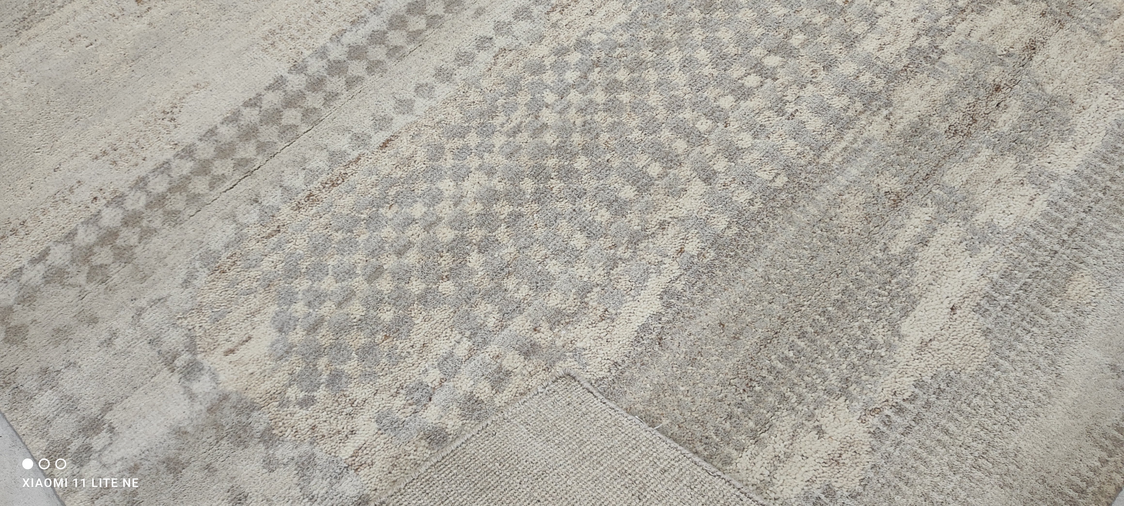 Patrick Holden O'Neill 8x10 Silver Hand-Knotted Modern Style Rug