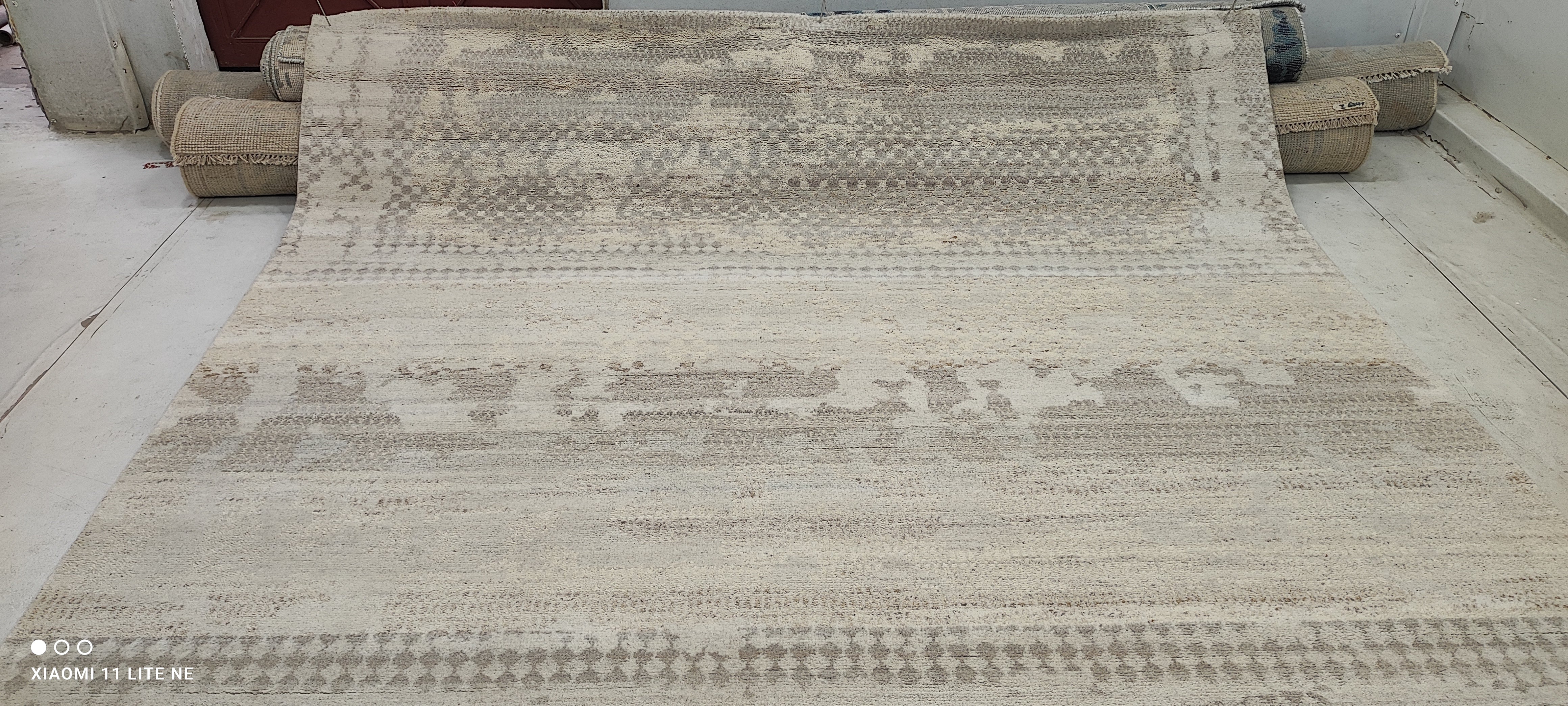 Patrick Holden O'Neill 8x10 Silver Hand-Knotted Modern Style Rug