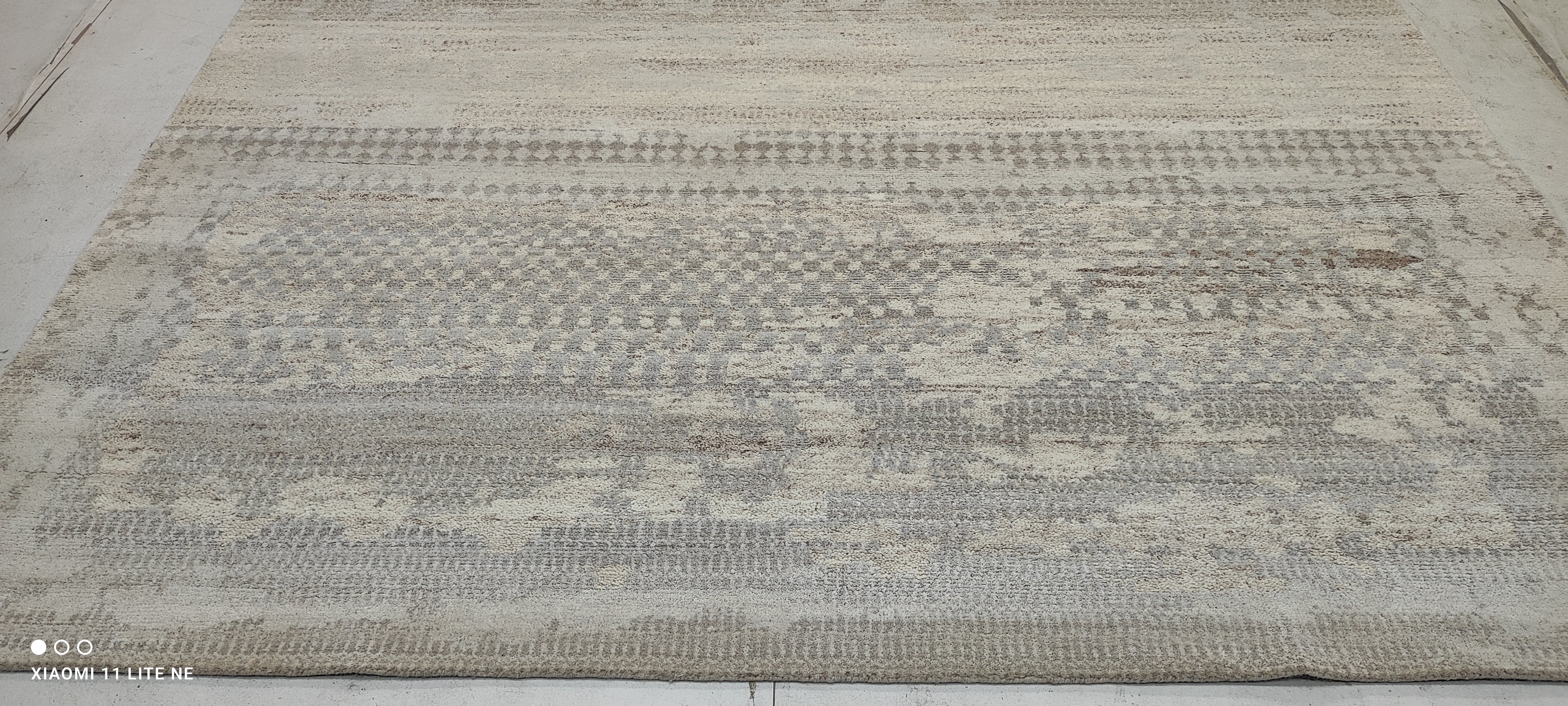 Patrick Holden O'Neill 8x10 Silver Hand-Knotted Modern Style Rug