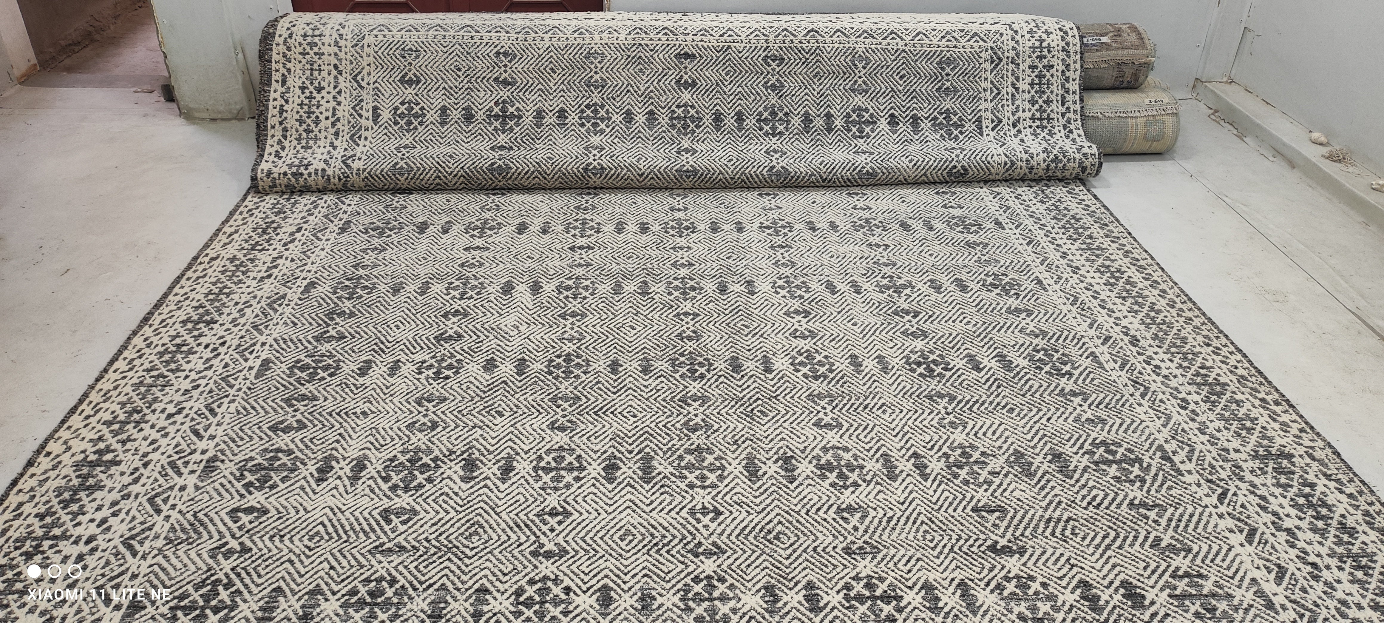 Nick Offerman 9x18.6 Hand-Knotted Grey High-Low Modern Rug