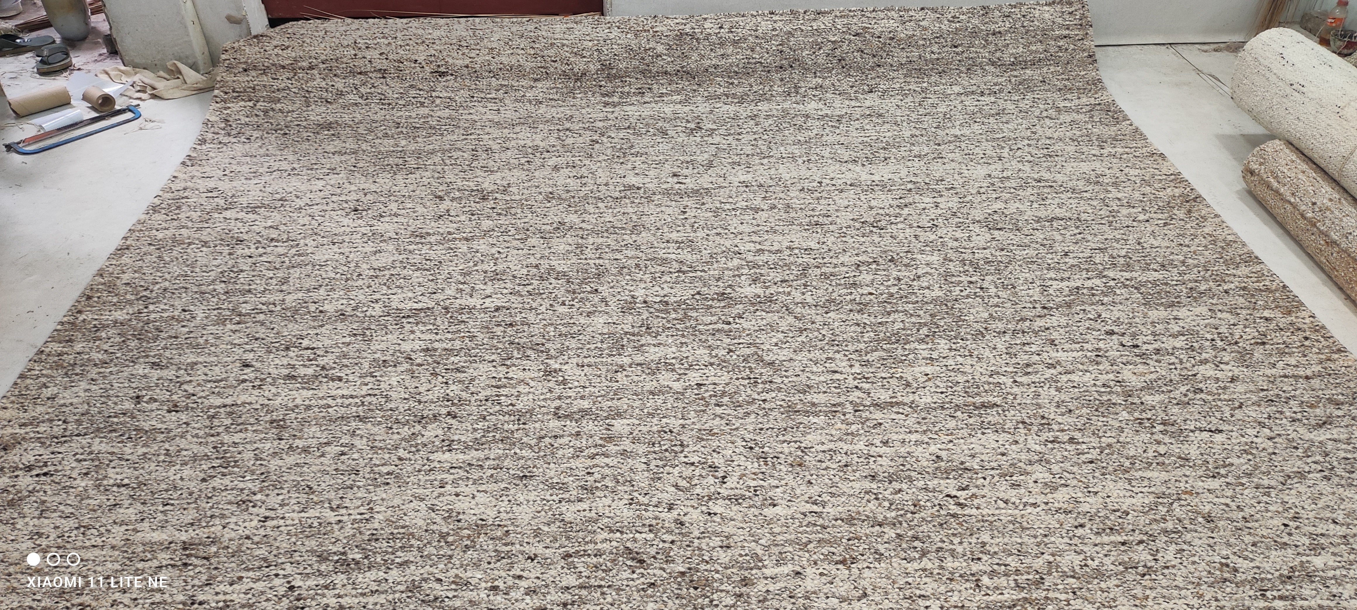 Algee Smith Grey Handwoven Modern Durrie Rug (Multiple Sizes)