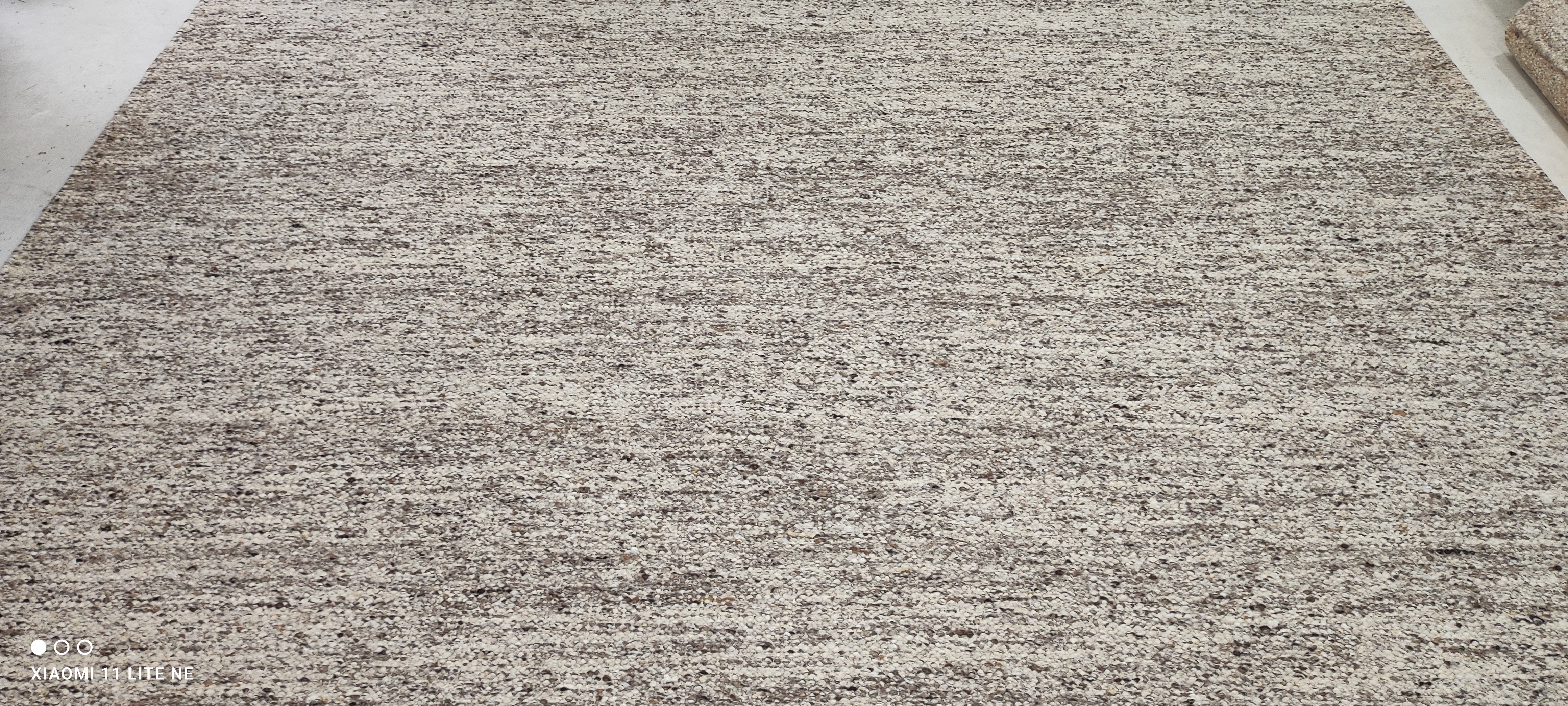 Algee Smith Grey Handwoven Modern Durrie Rug (Multiple Sizes)