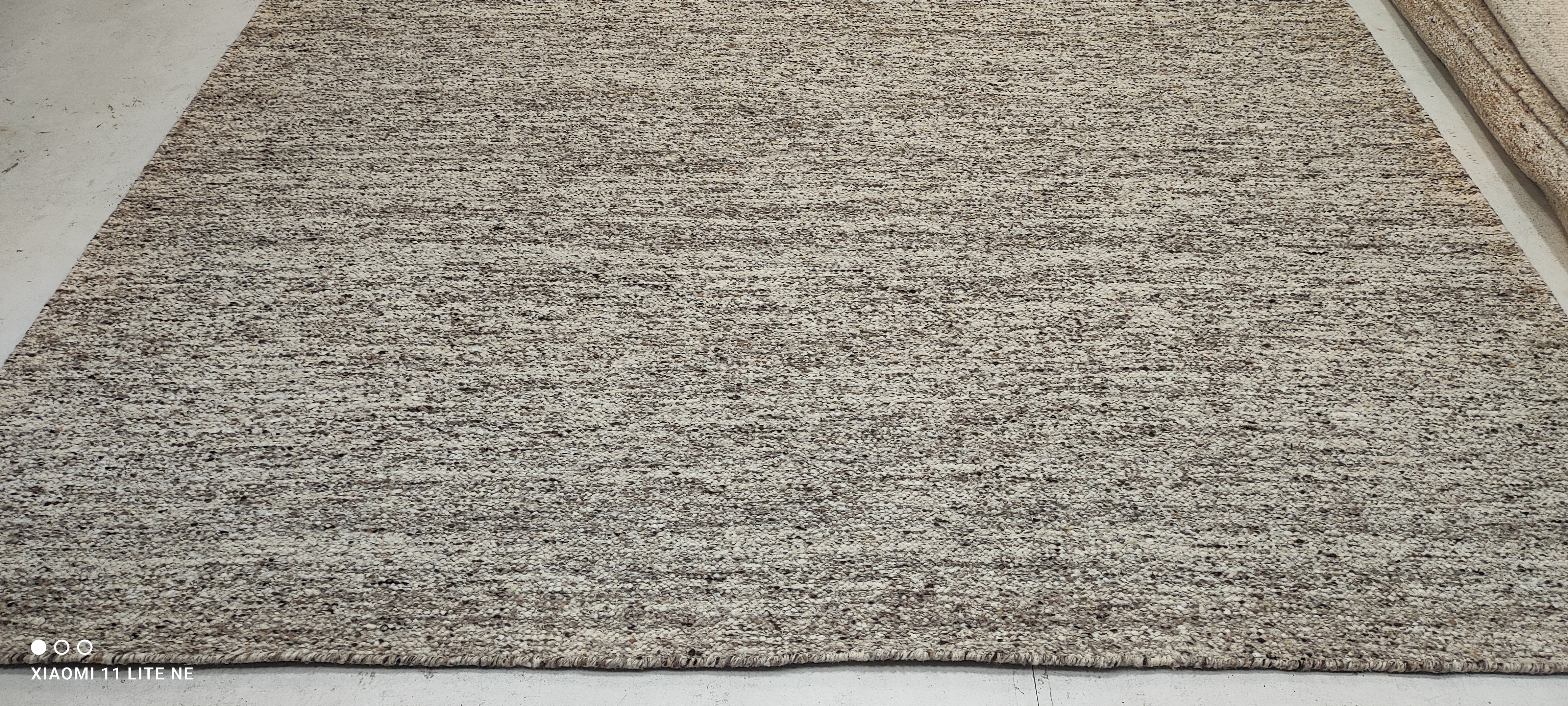Algee Smith Grey Handwoven Modern Durrie Rug (Multiple Sizes)