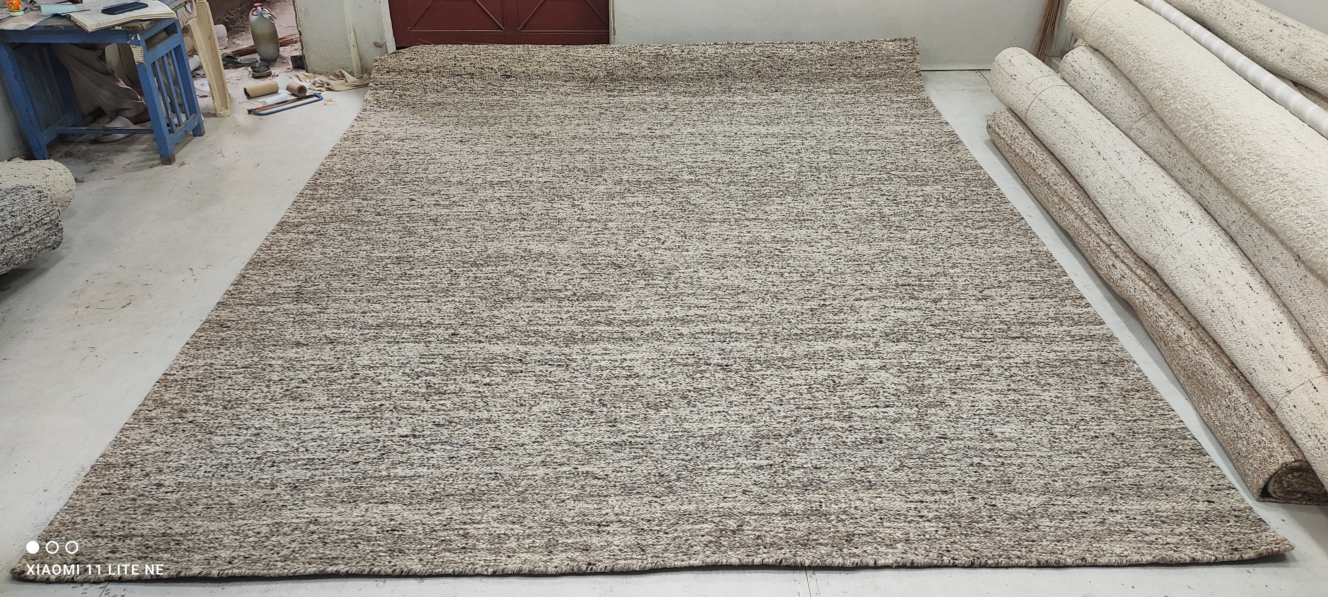 Algee Smith Grey Handwoven Modern Durrie Rug (Multiple Sizes)