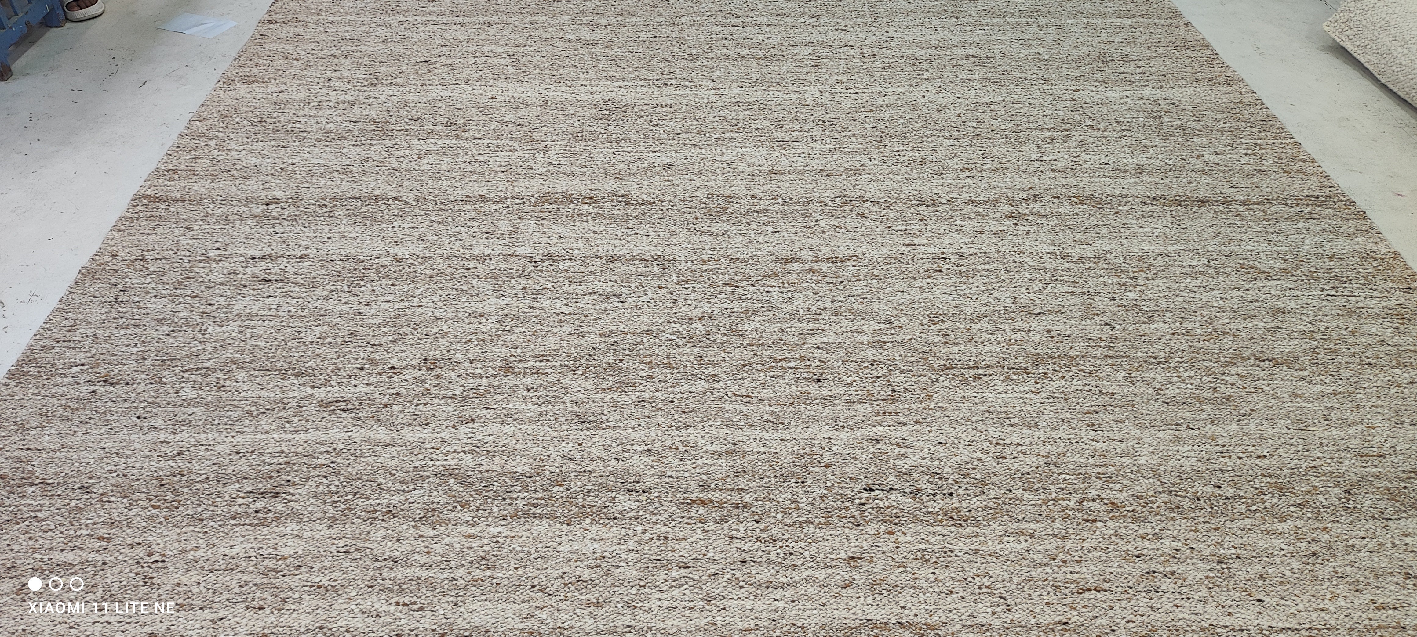 Aaron Jacobs Beige Handwoven Modern Durrie Rug (Multiple Sizes)