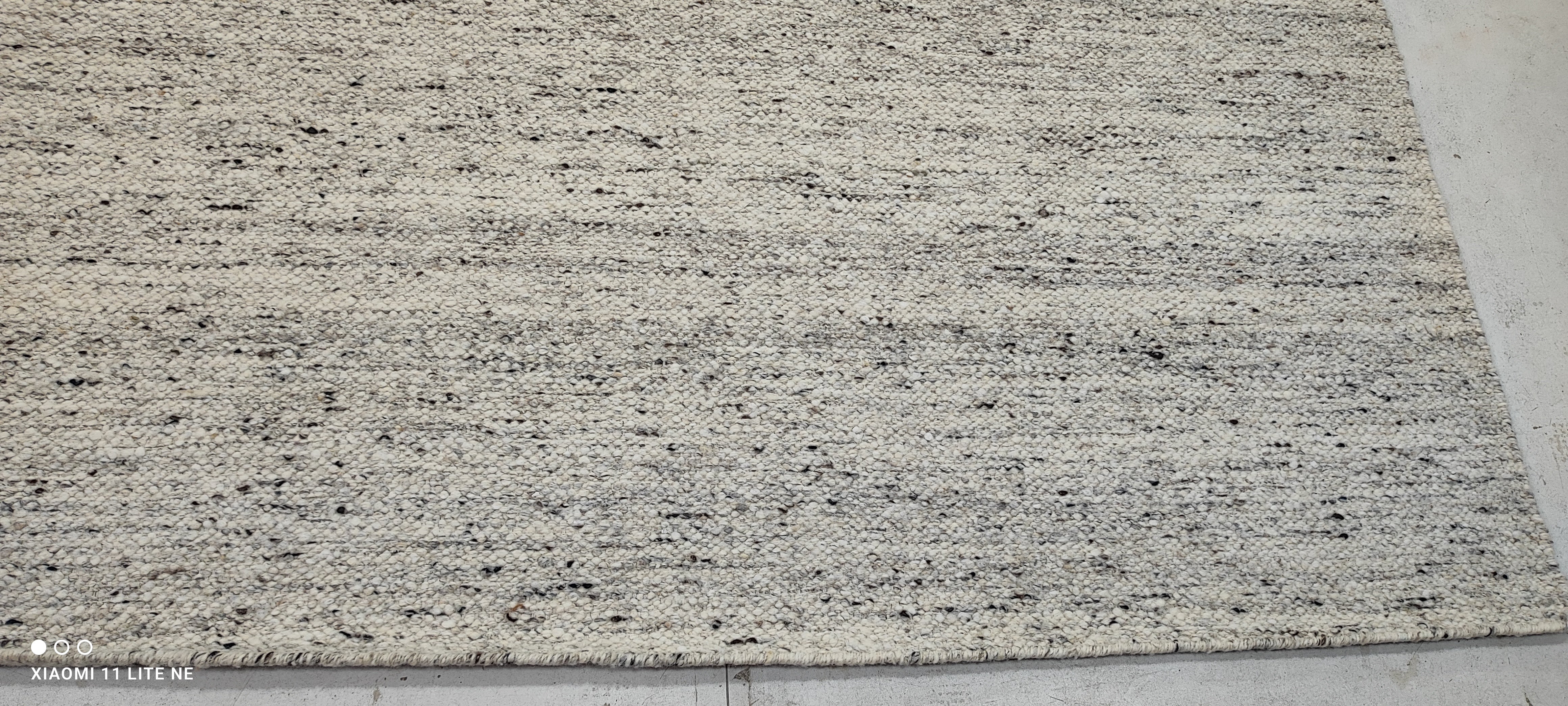 Zak Steiner White & Grey Handwoven Modern Durrie Rug (Multiple Sizes)
