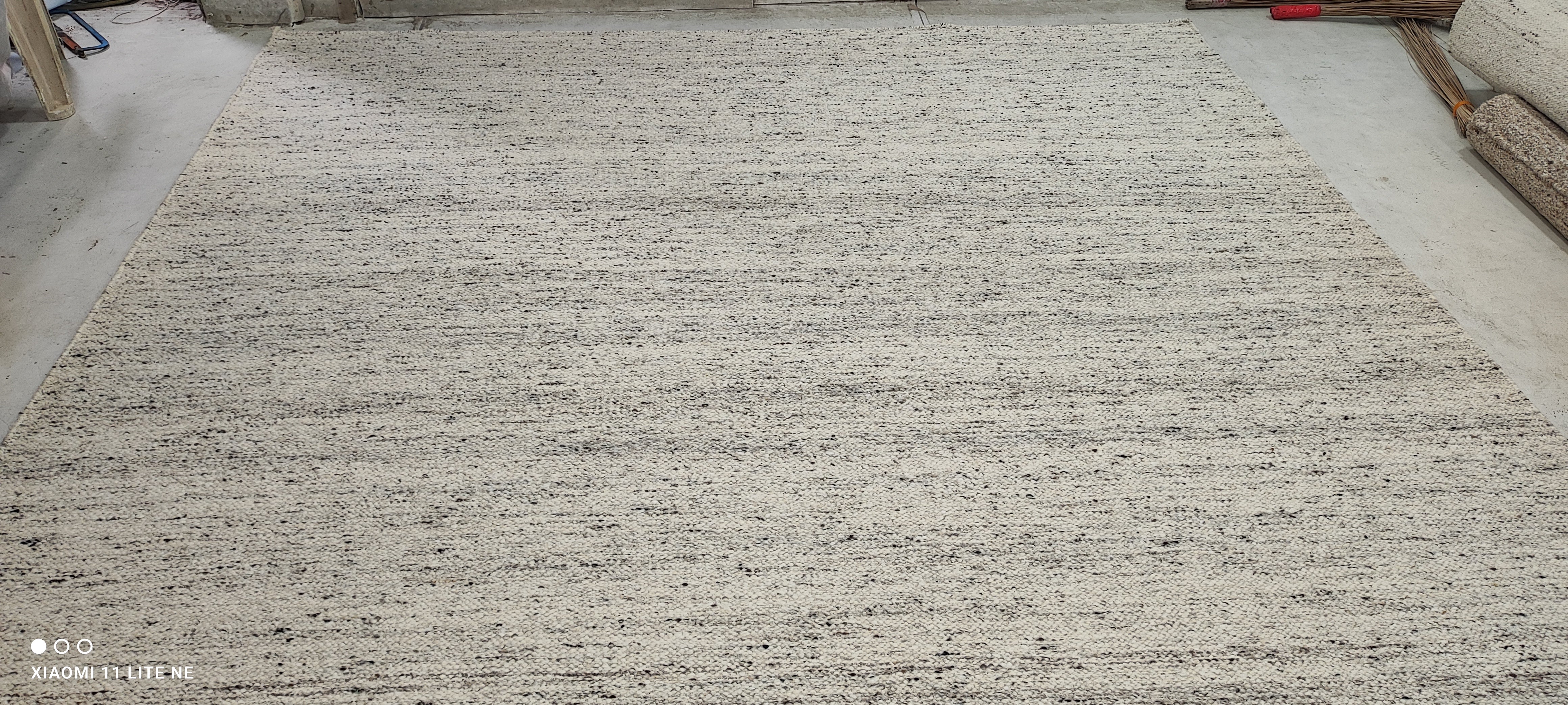 Zak Steiner White & Grey Handwoven Modern Durrie Rug (Multiple Sizes)