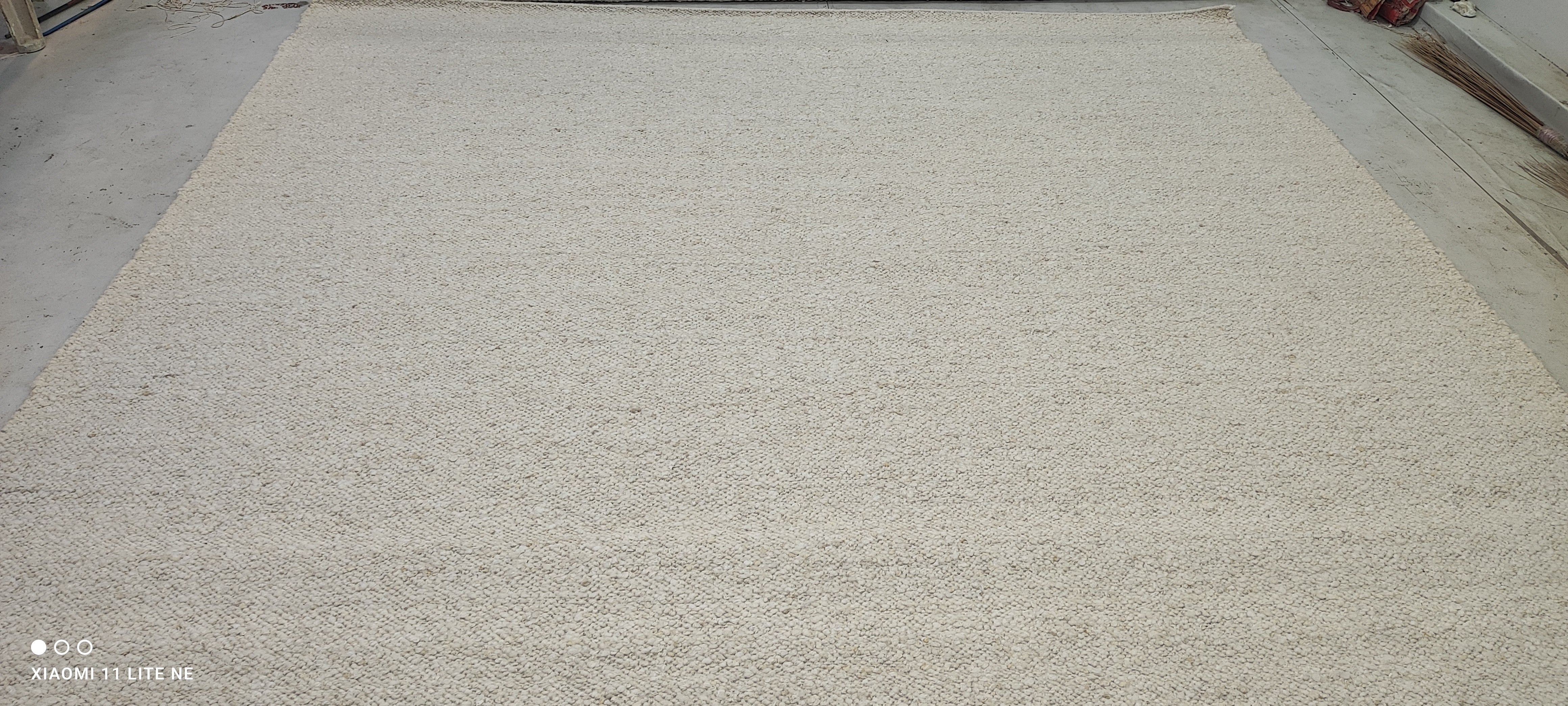 Colman Domingo Cream Handwoven Modern Durrie Rug (Multiple Sizes)