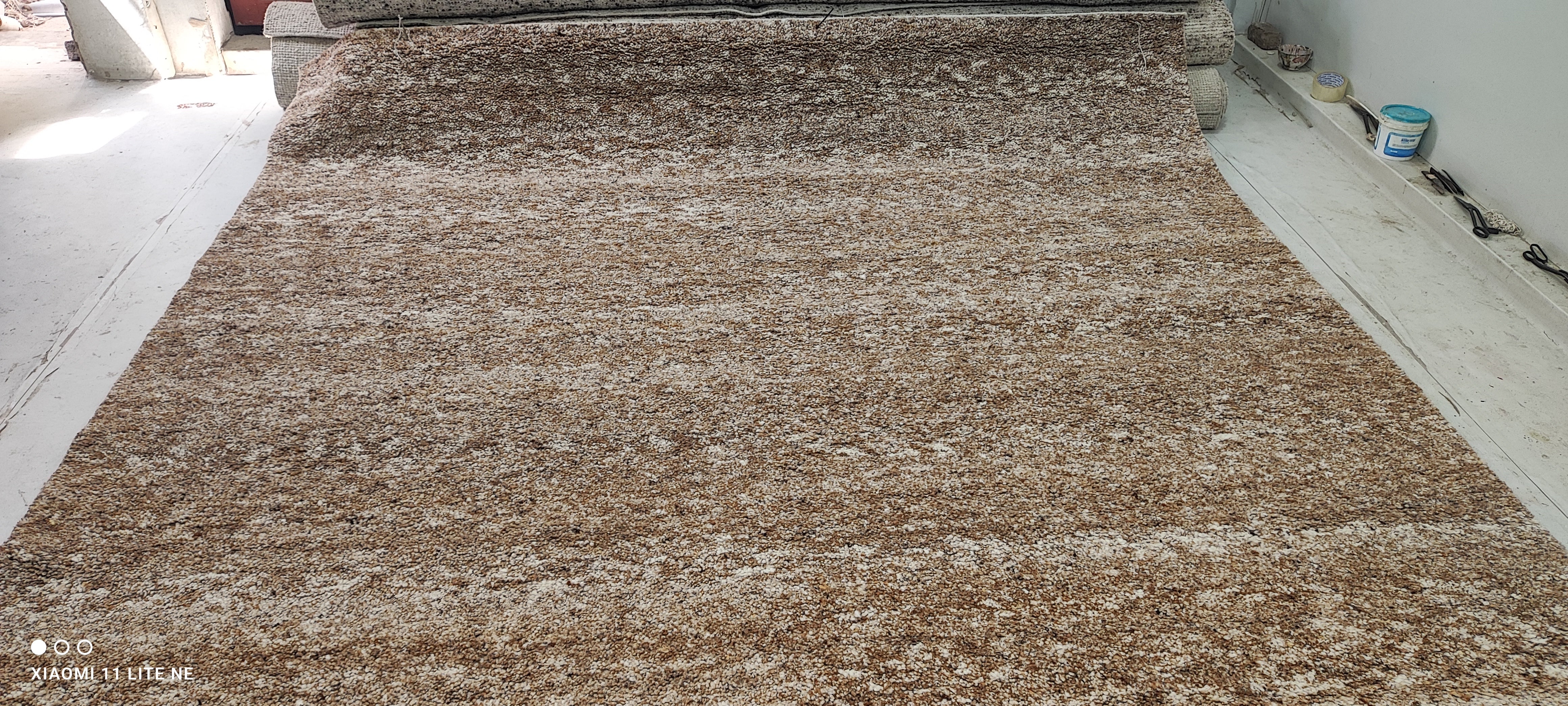Javon Walton Brown Handwoven Modern Durrie Rug (Multiple Sizes)