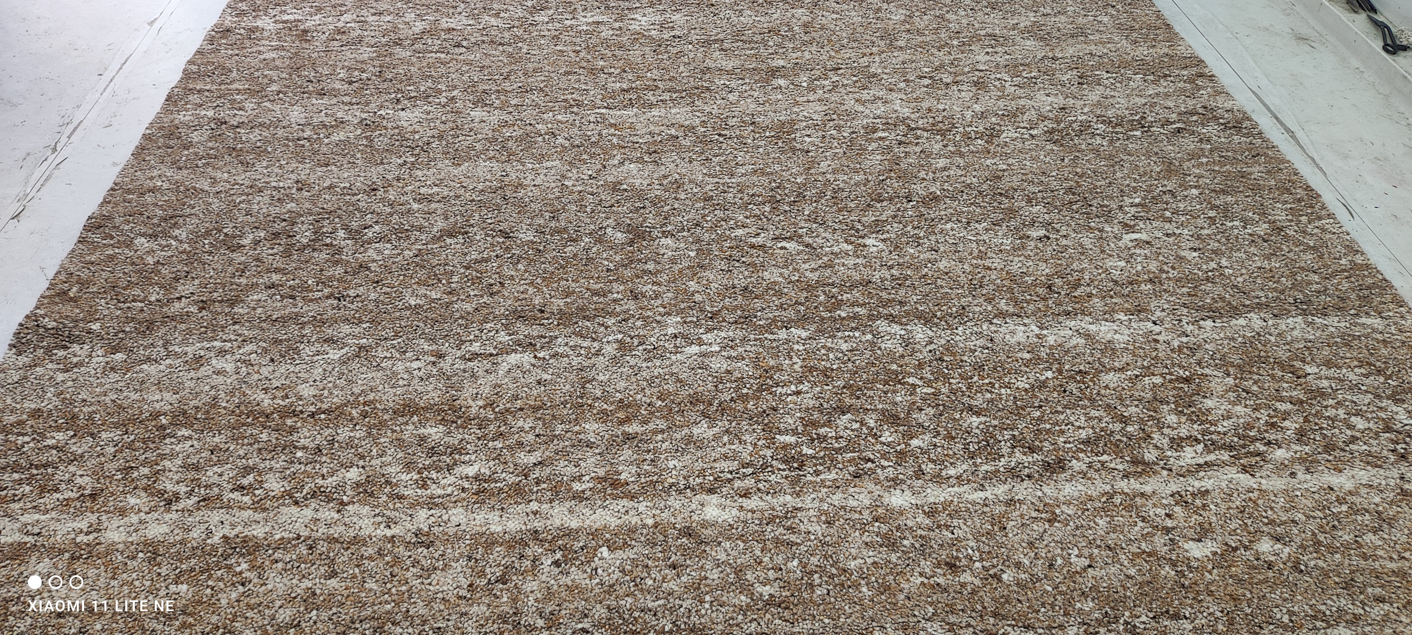 Javon Walton Brown Handwoven Modern Durrie Rug (Multiple Sizes)