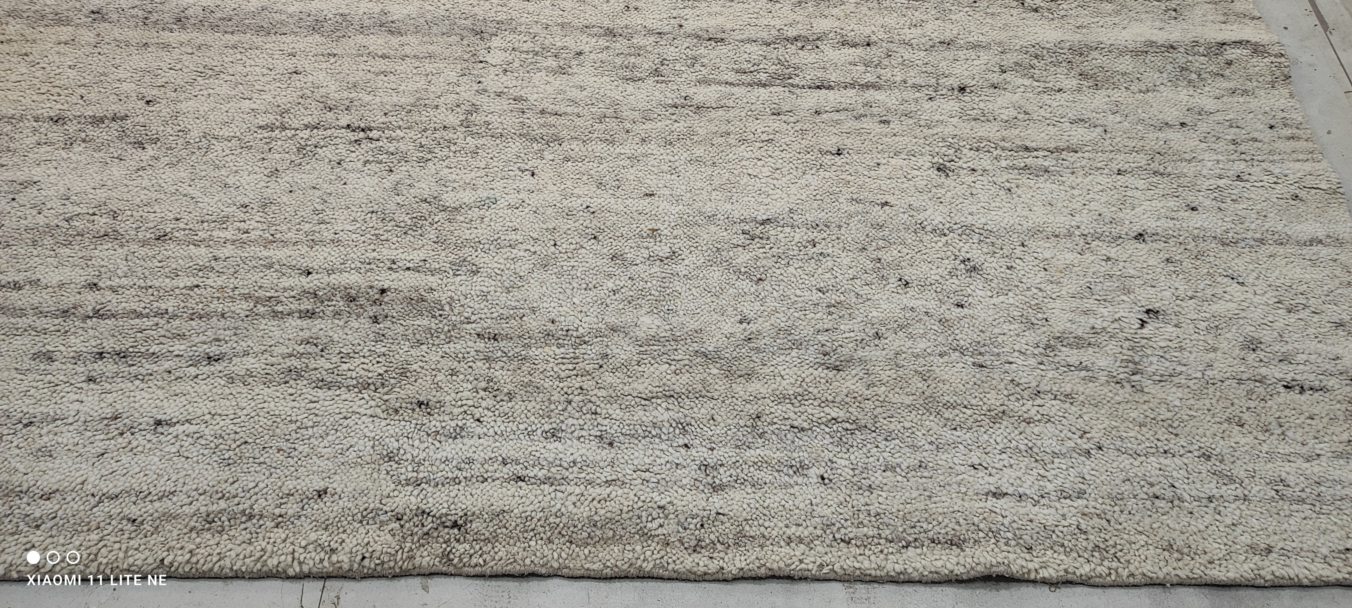 Angus Cloud Grey Handwoven Modern Durrie Rug (Multiple Sizes)