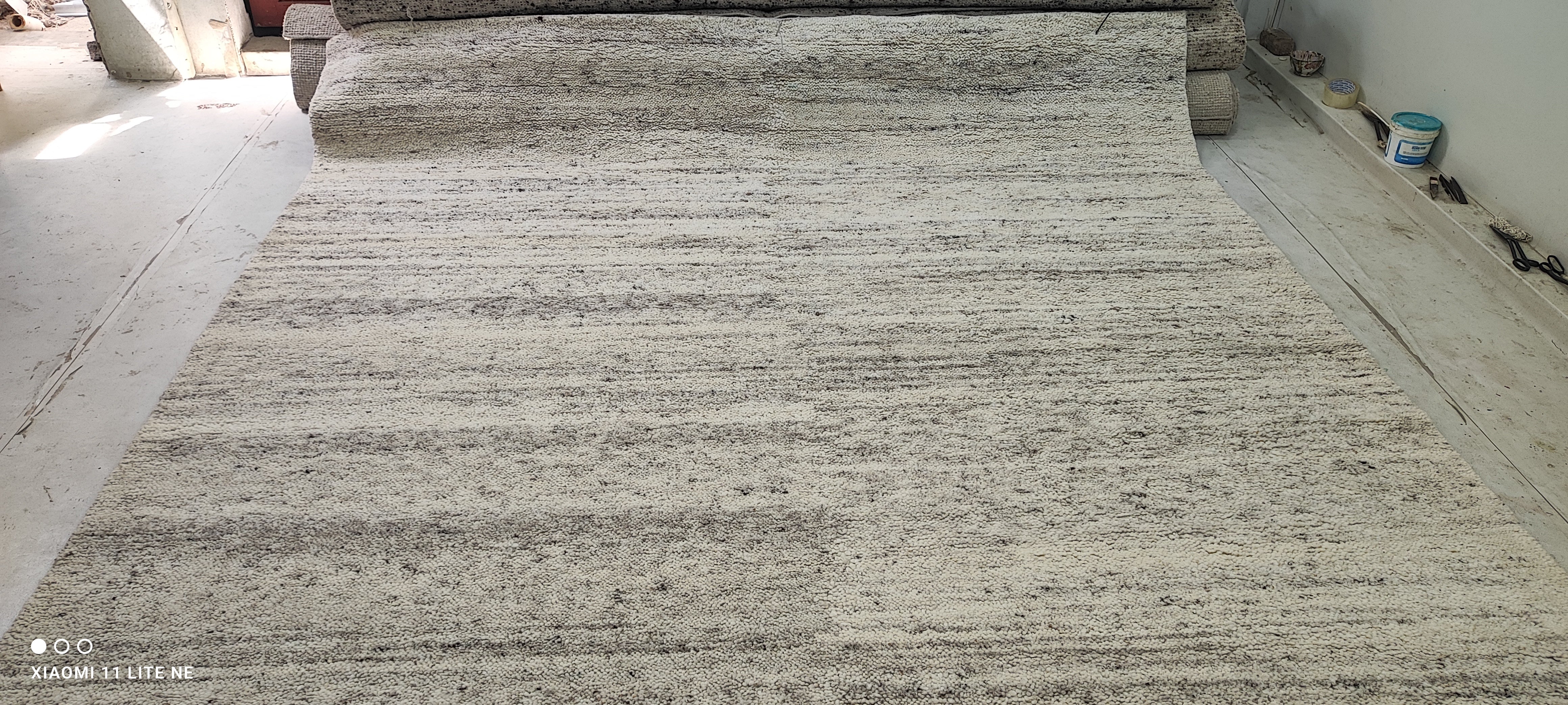 Angus Cloud Grey Handwoven Modern Durrie Rug (Multiple Sizes)