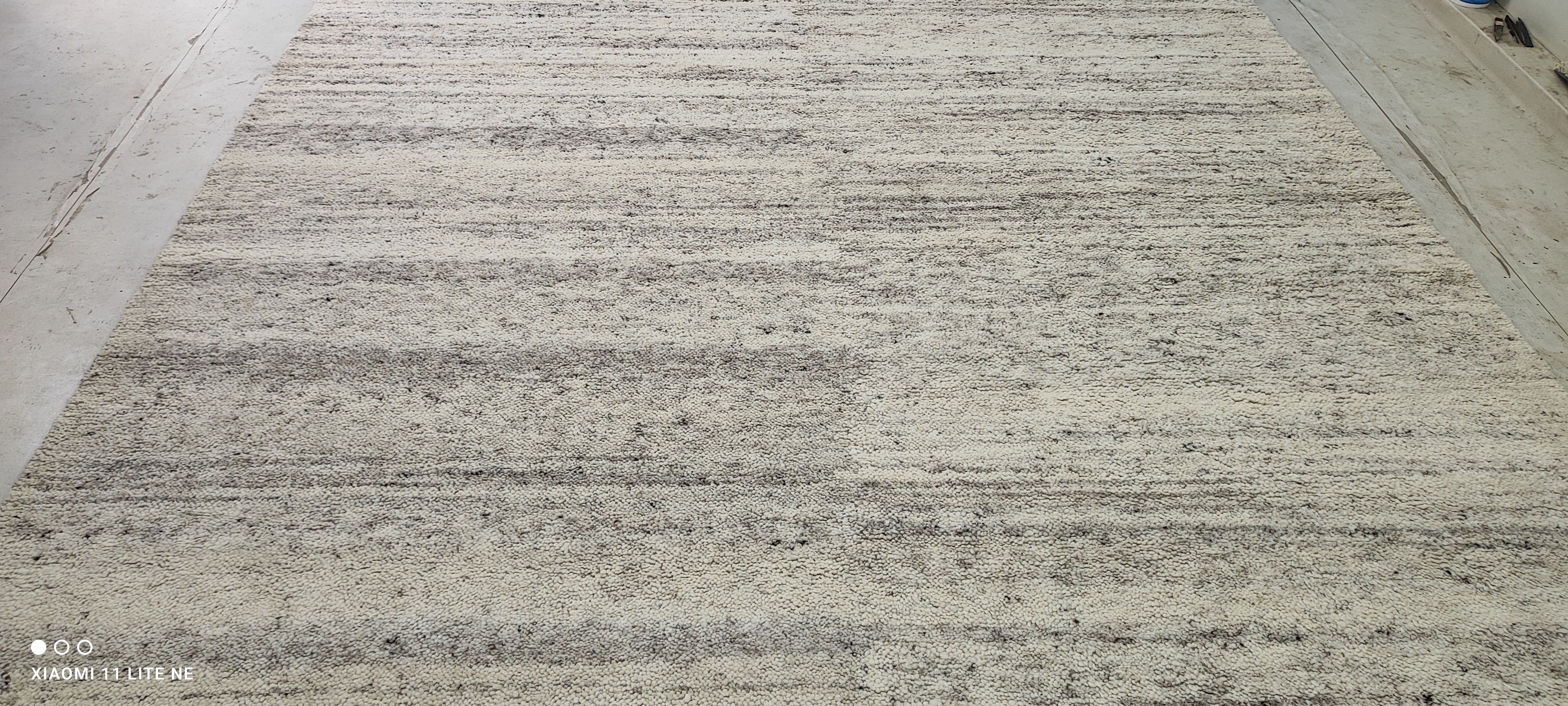 Angus Cloud Grey Handwoven Modern Durrie Rug (Multiple Sizes)