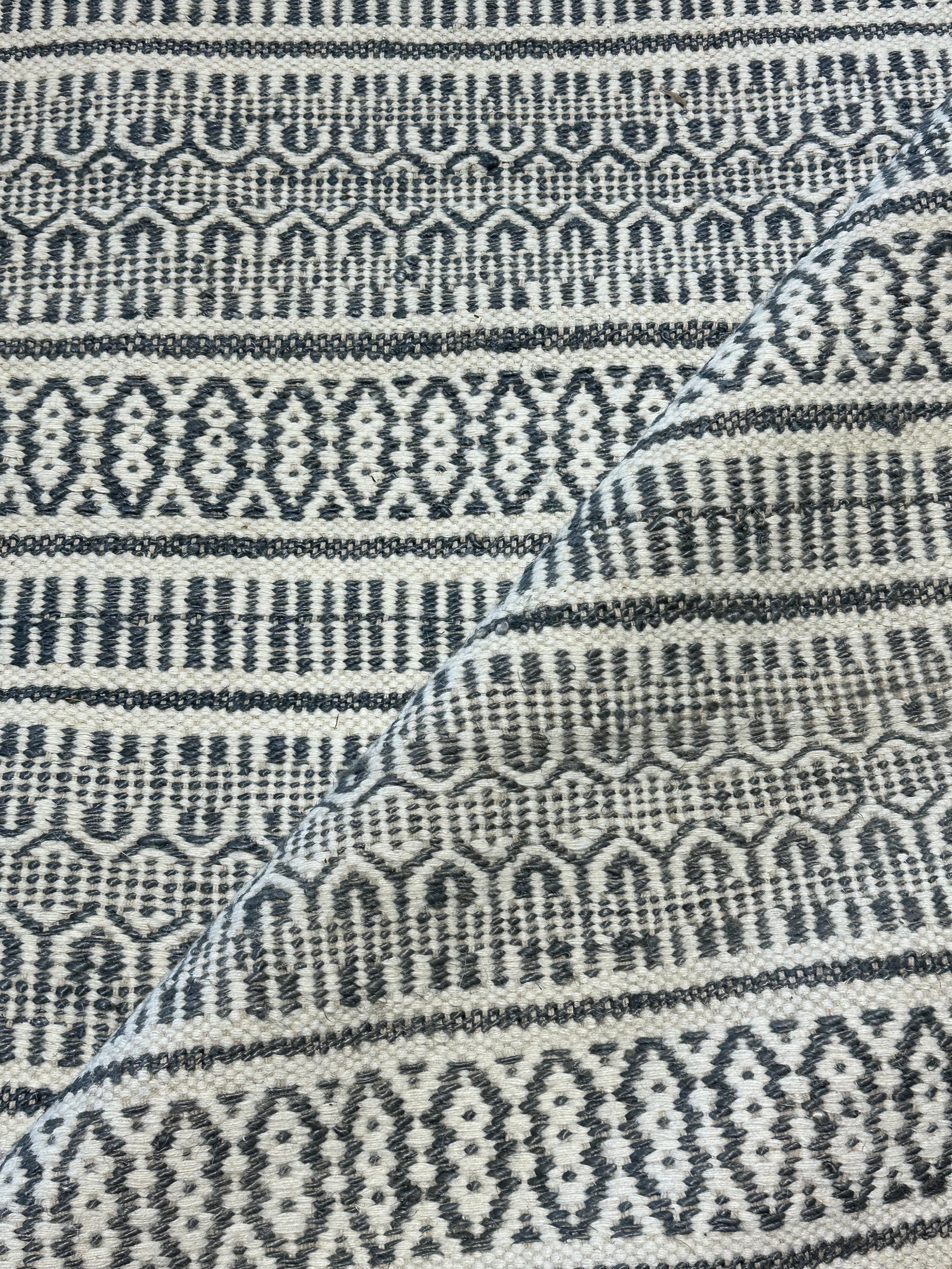 Miracle Point of Contact by Brother Bob 10x14 White and Grey Handwoven Modern Durrie Rug