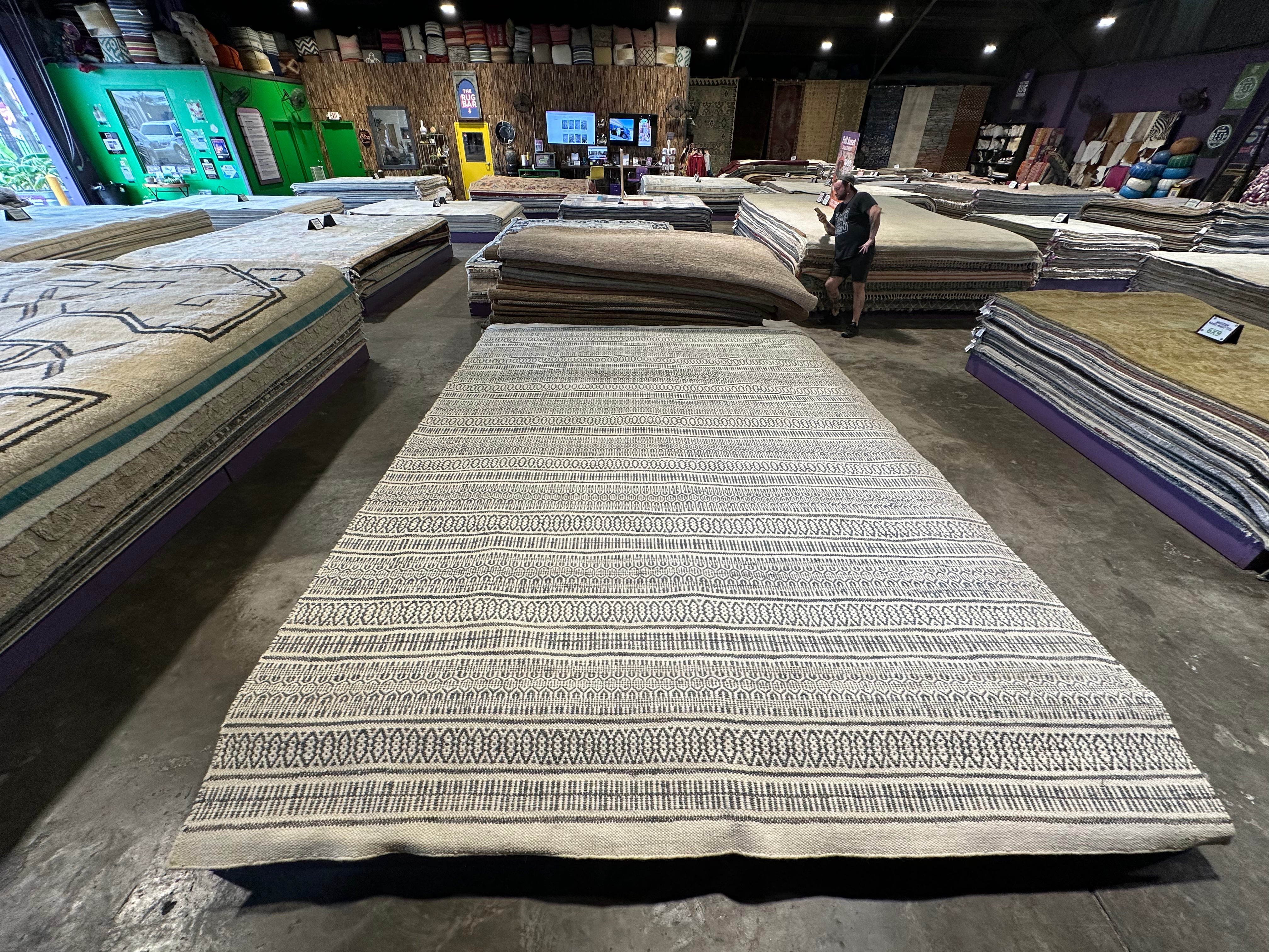 Miracle Point of Contact by Brother Bob 10x14 White and Grey Handwoven Modern Durrie Rug