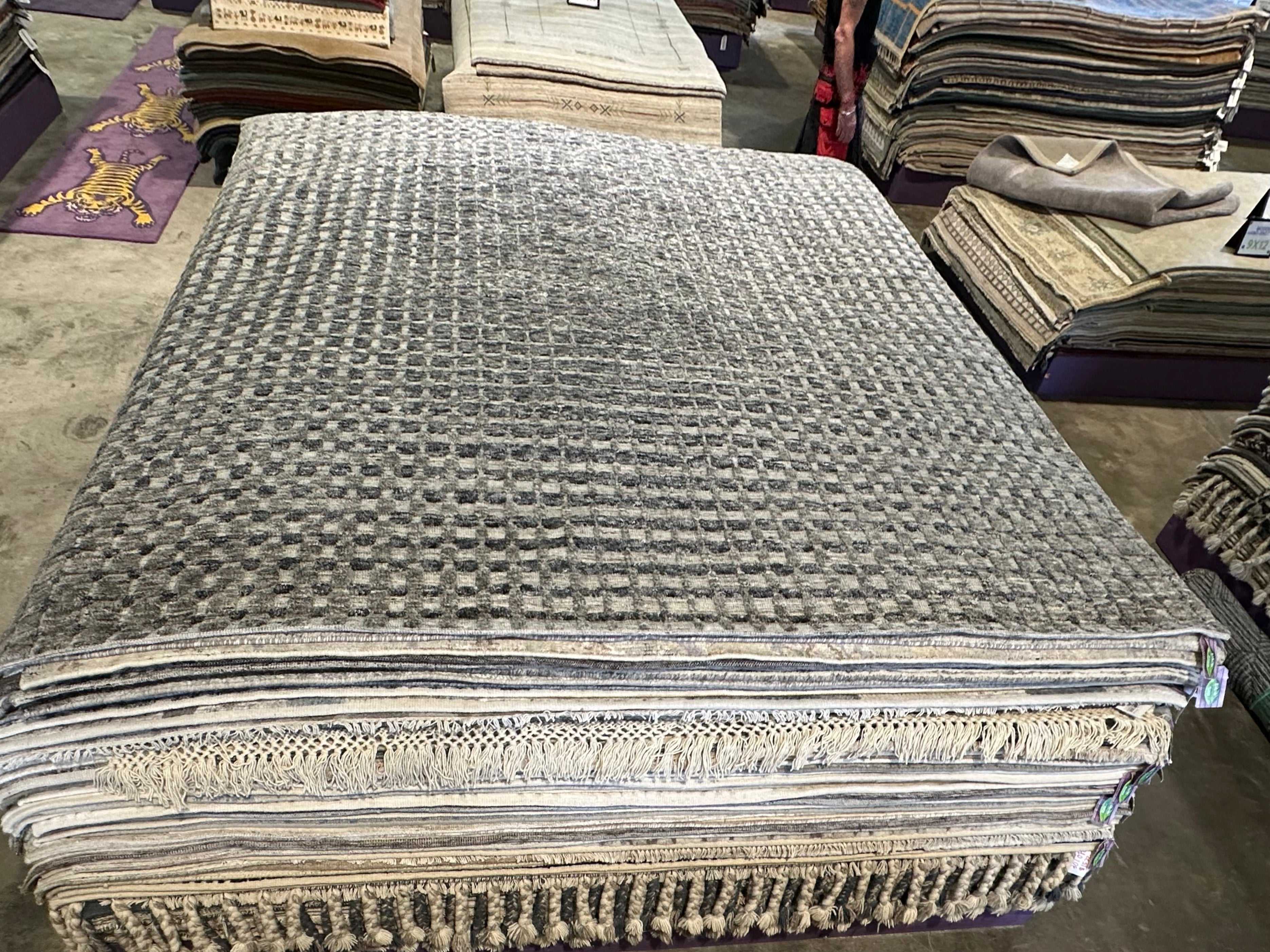 Bradford 8.3x11.6 Hand-Knotted Silver & Grey High Low