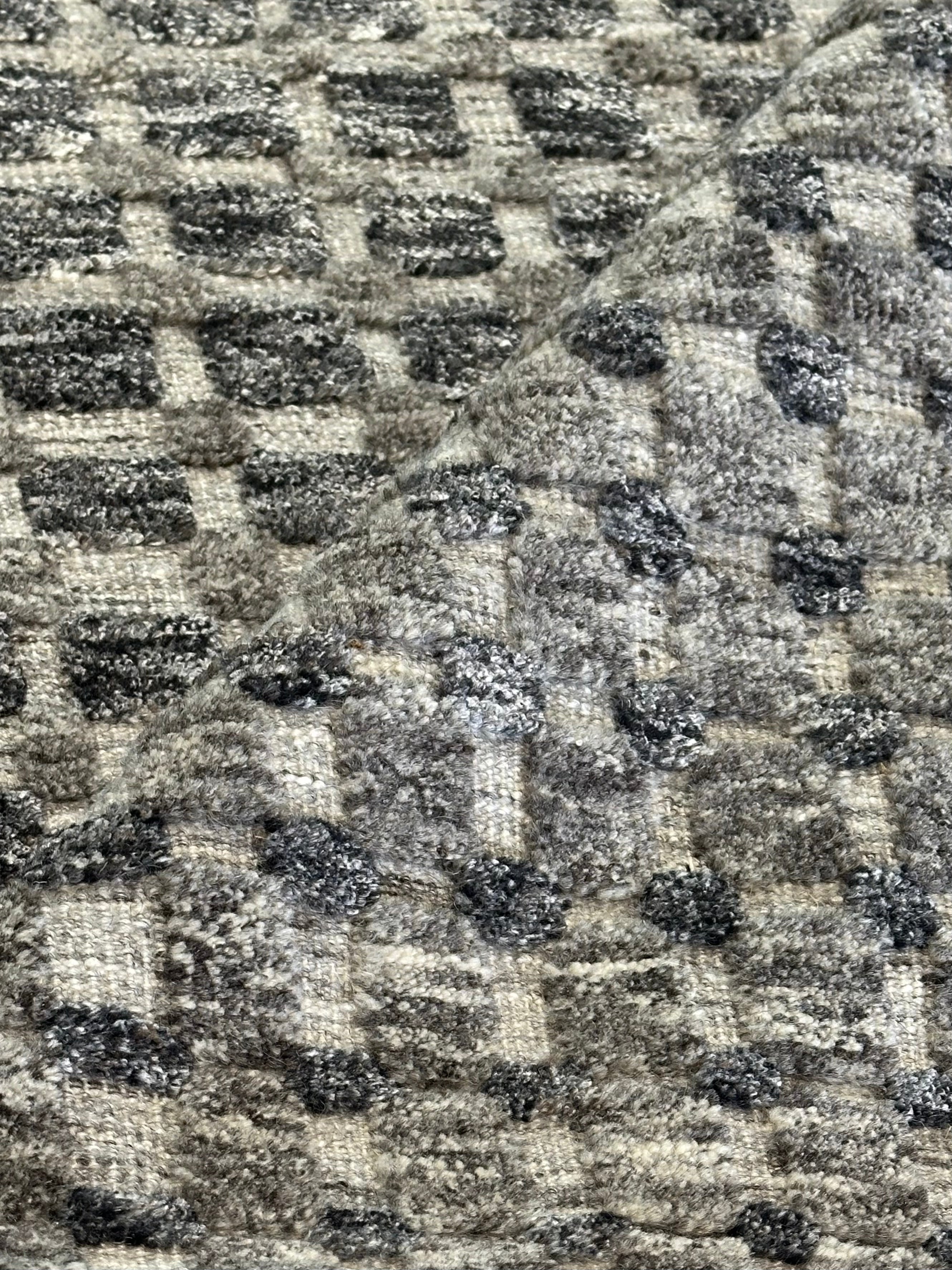 Bradford 8.3x11.6 Hand-Knotted Silver & Grey High Low