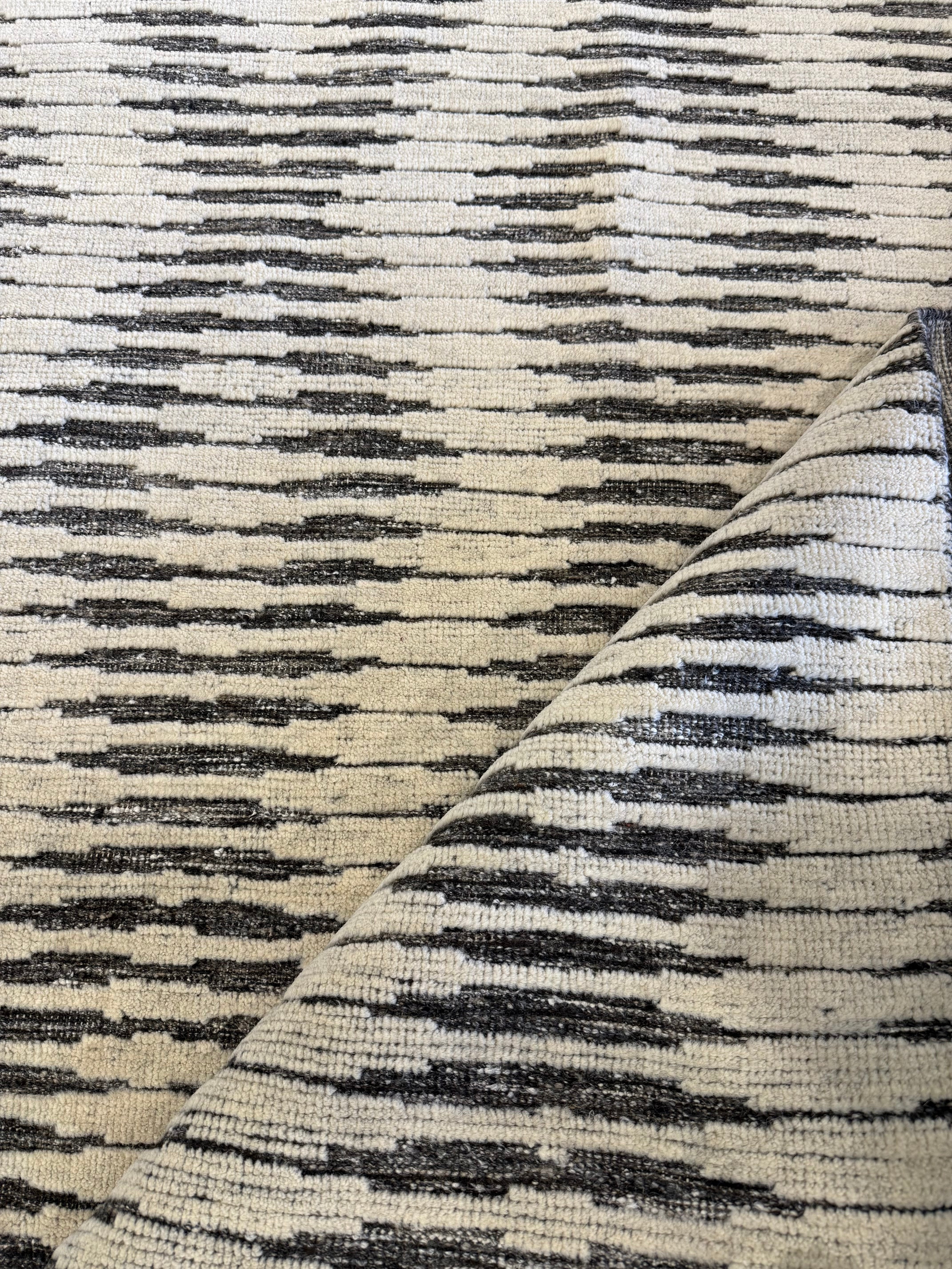 Bacilos 9.3x11.9 Hand-Knotted Modern Rug Ivory and Grey High-Low