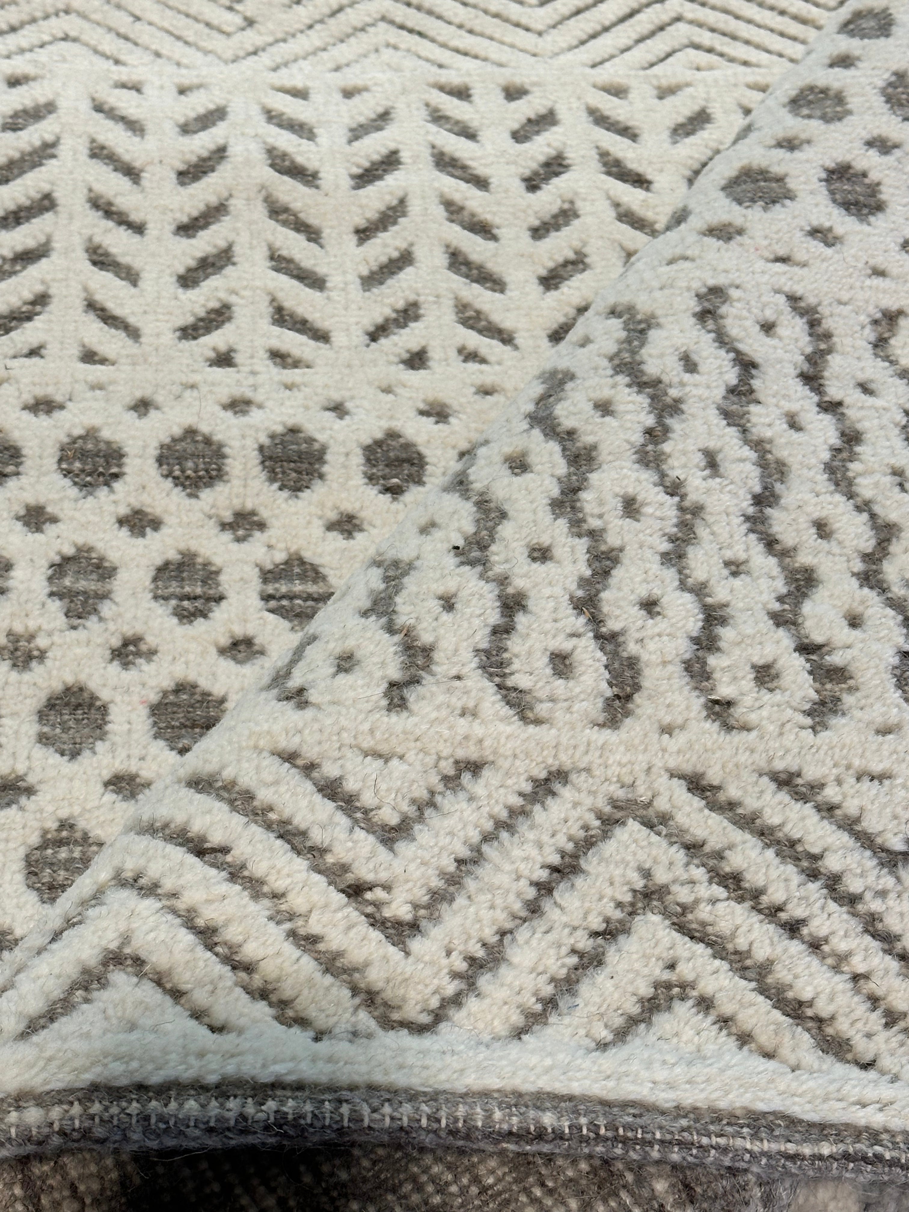 Ryan 8.3x10 Hand-Knotted White & Grey Cut Pile
