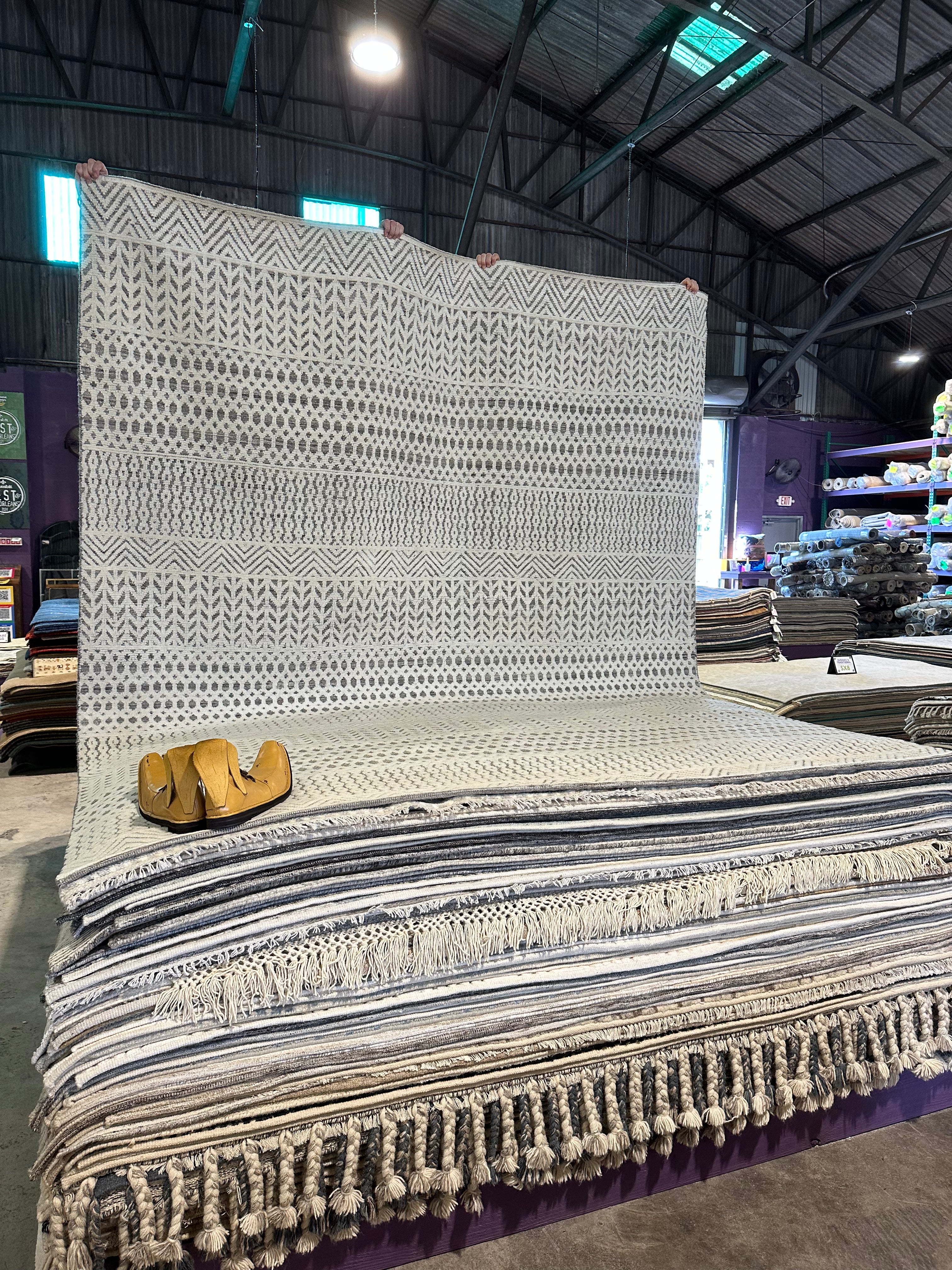 Ryan 8.3x10 Hand-Knotted White & Grey Cut Pile