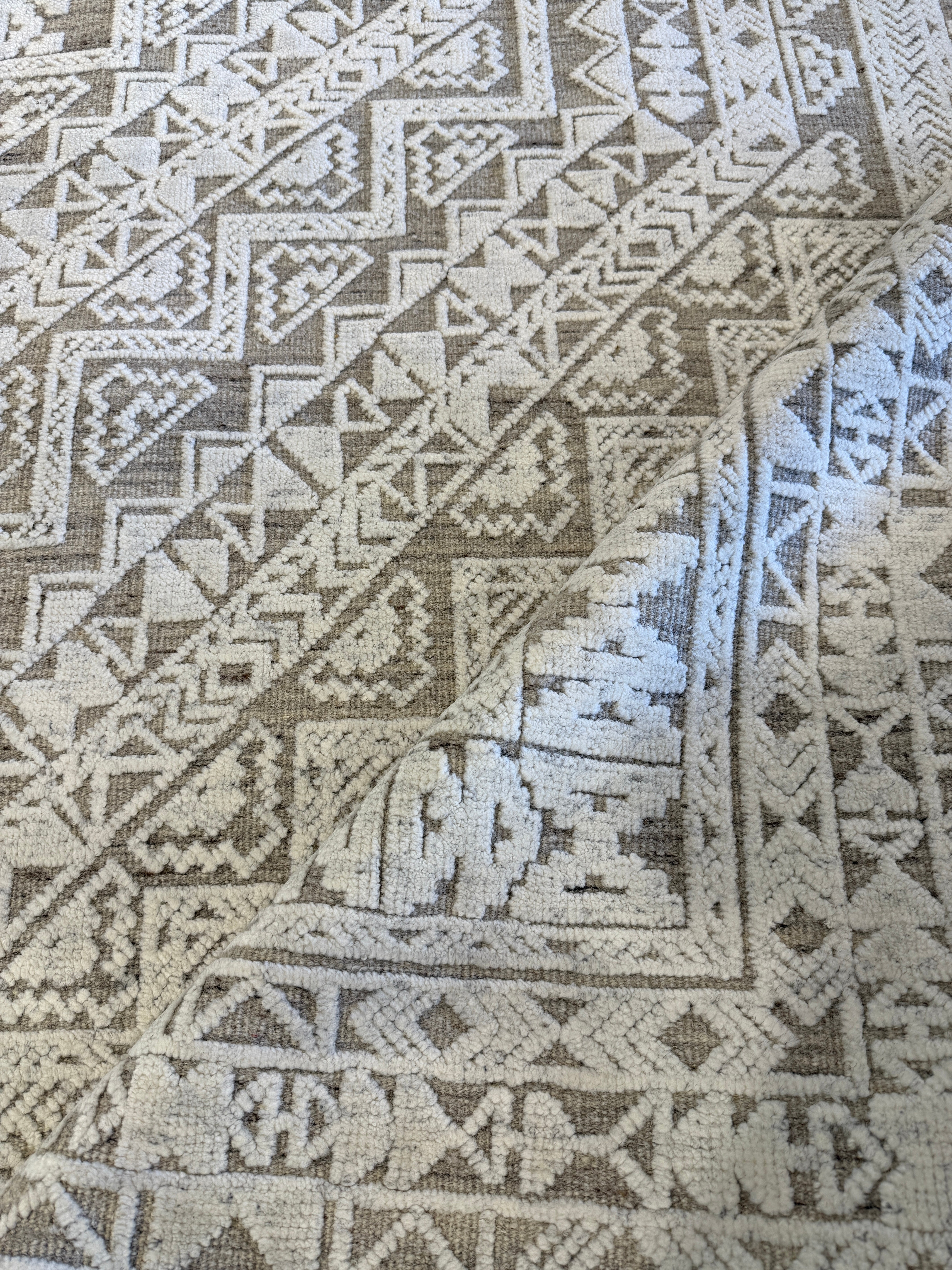 Claude 9x12 Hand-Knotted Silver & Grey Modern