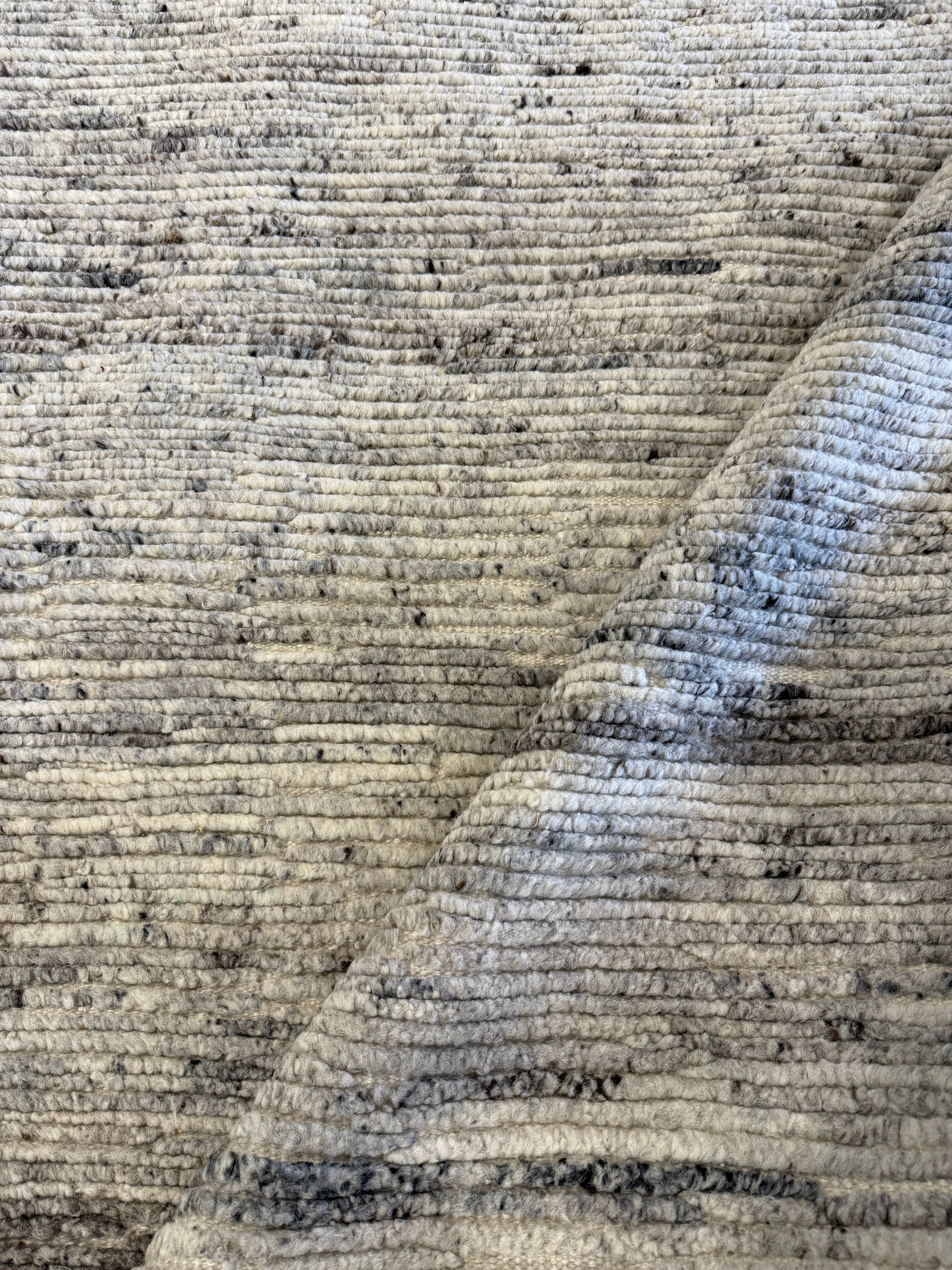 Ilaria 8.9x11.9 Natural & Grey Loop Cut