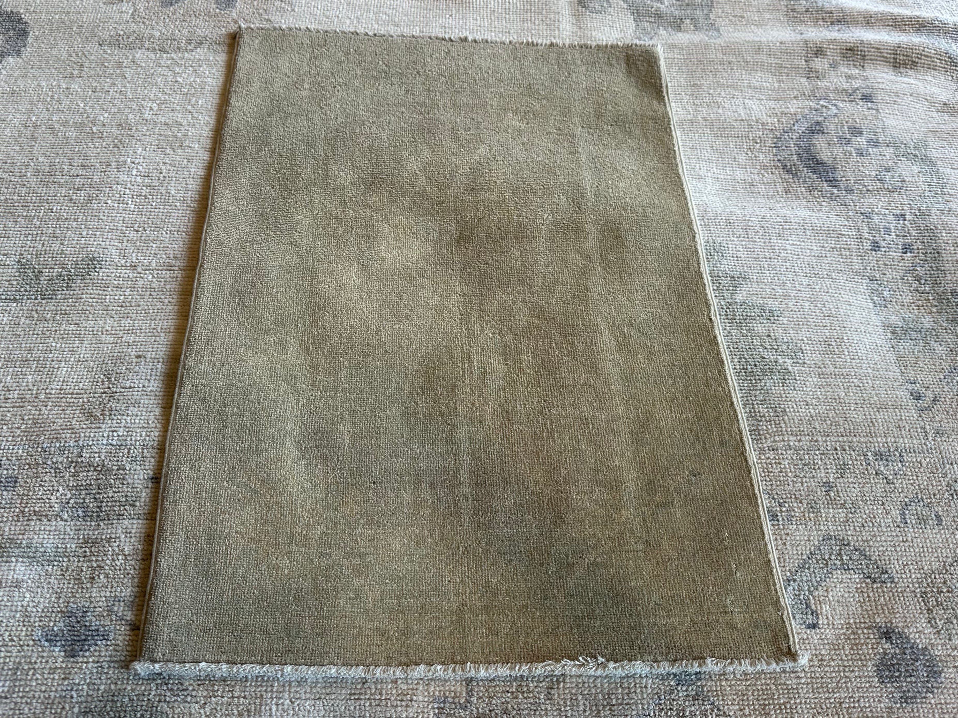 Isabel Saez Smith 2x3.1 Beige Hand-Knotted Farhan Rug