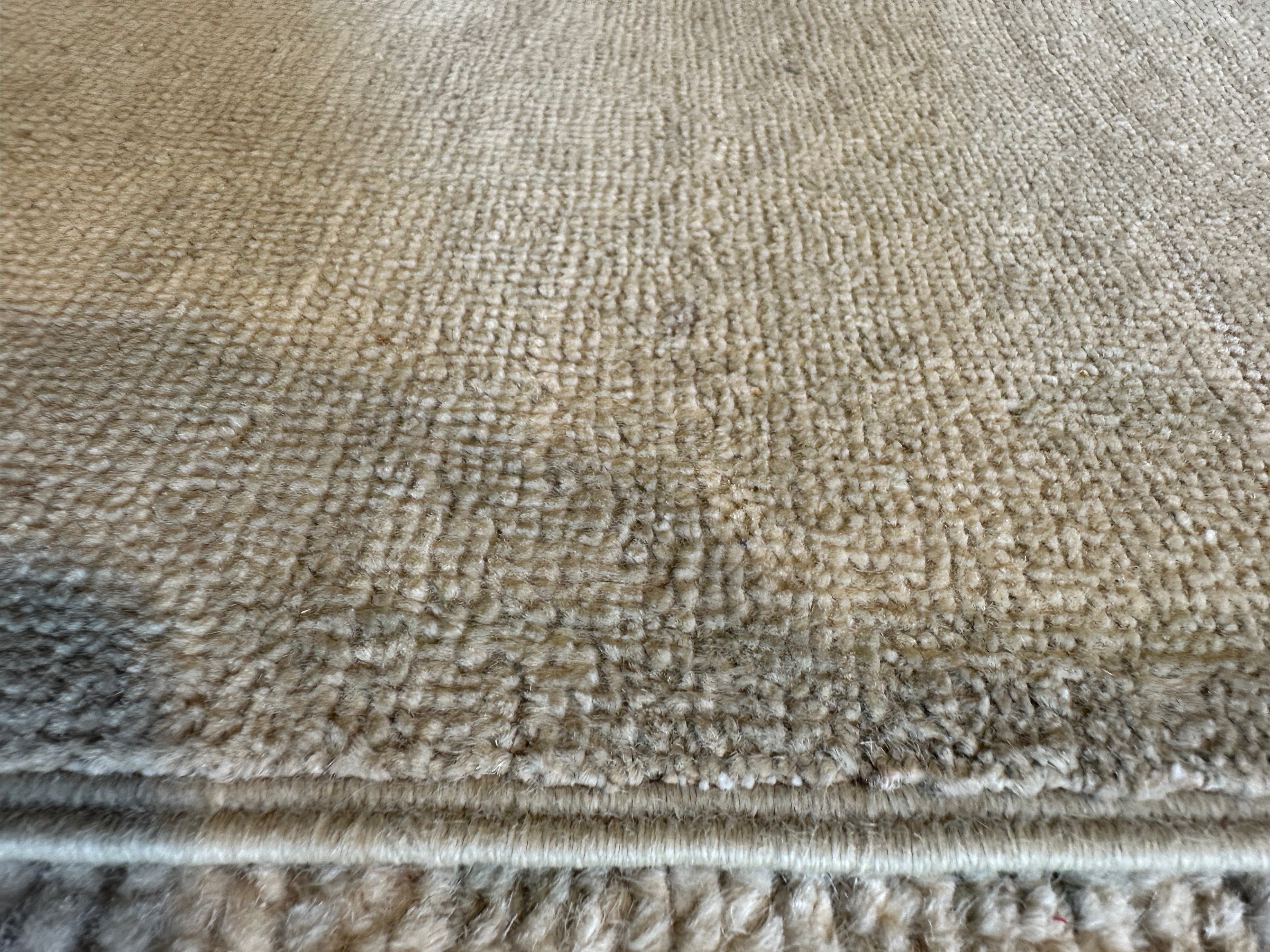 Jazlyn Miller 2.2x3.2 Beige Hand-Knotted Farhan Rug