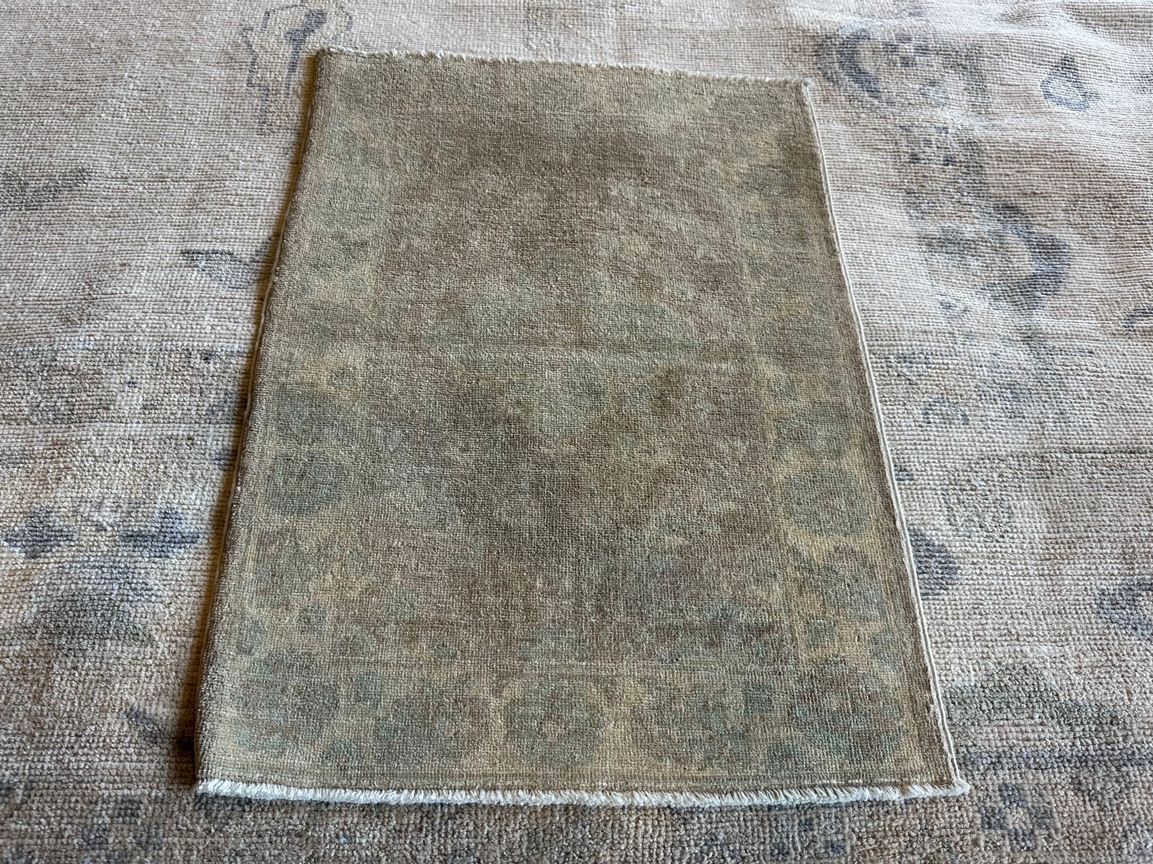 Jenni Thomasson 2x2.11 Beige Hand-Knotted Farhan Rug