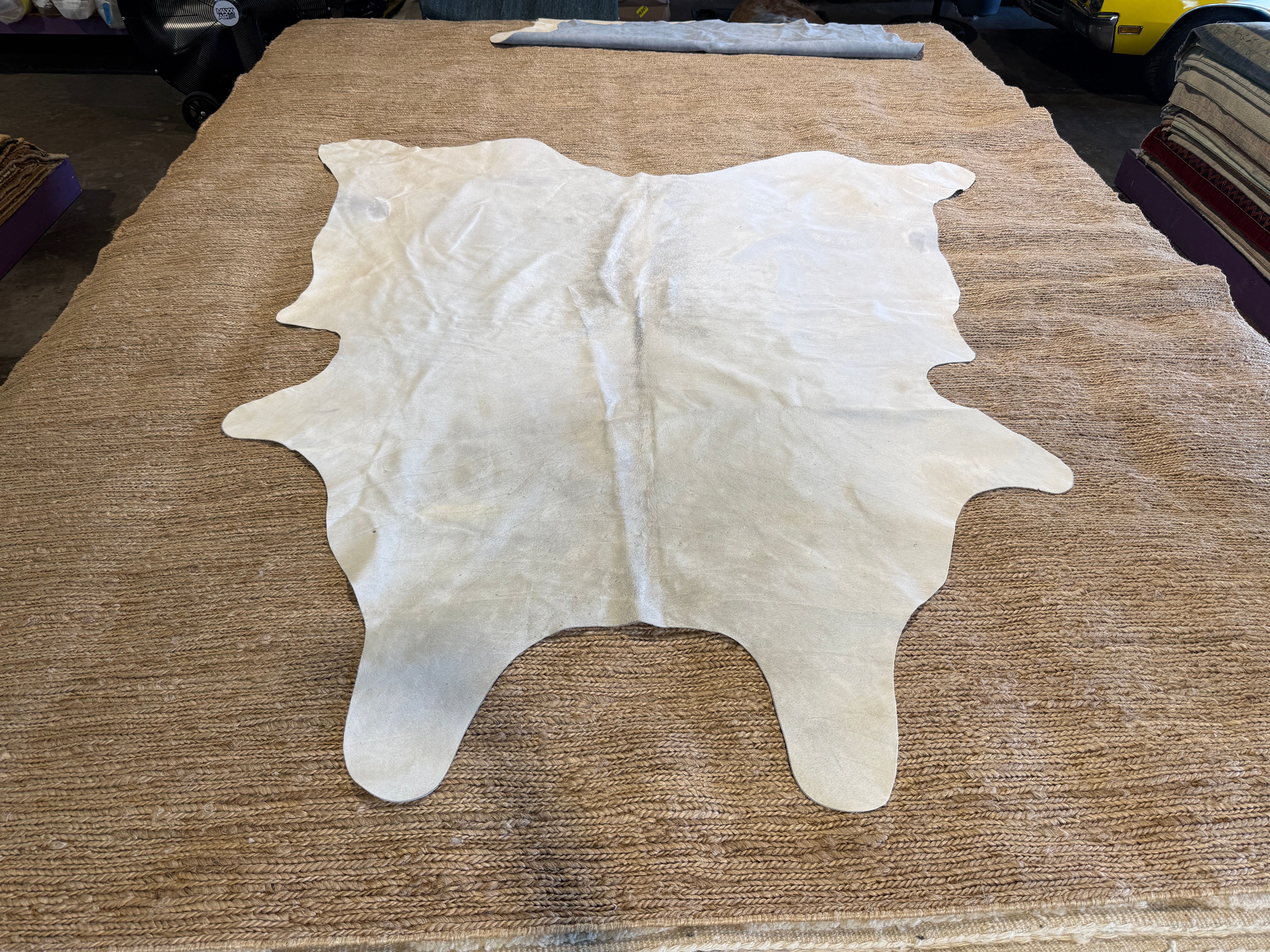 White 5.3x6.9 Cowhide Rug