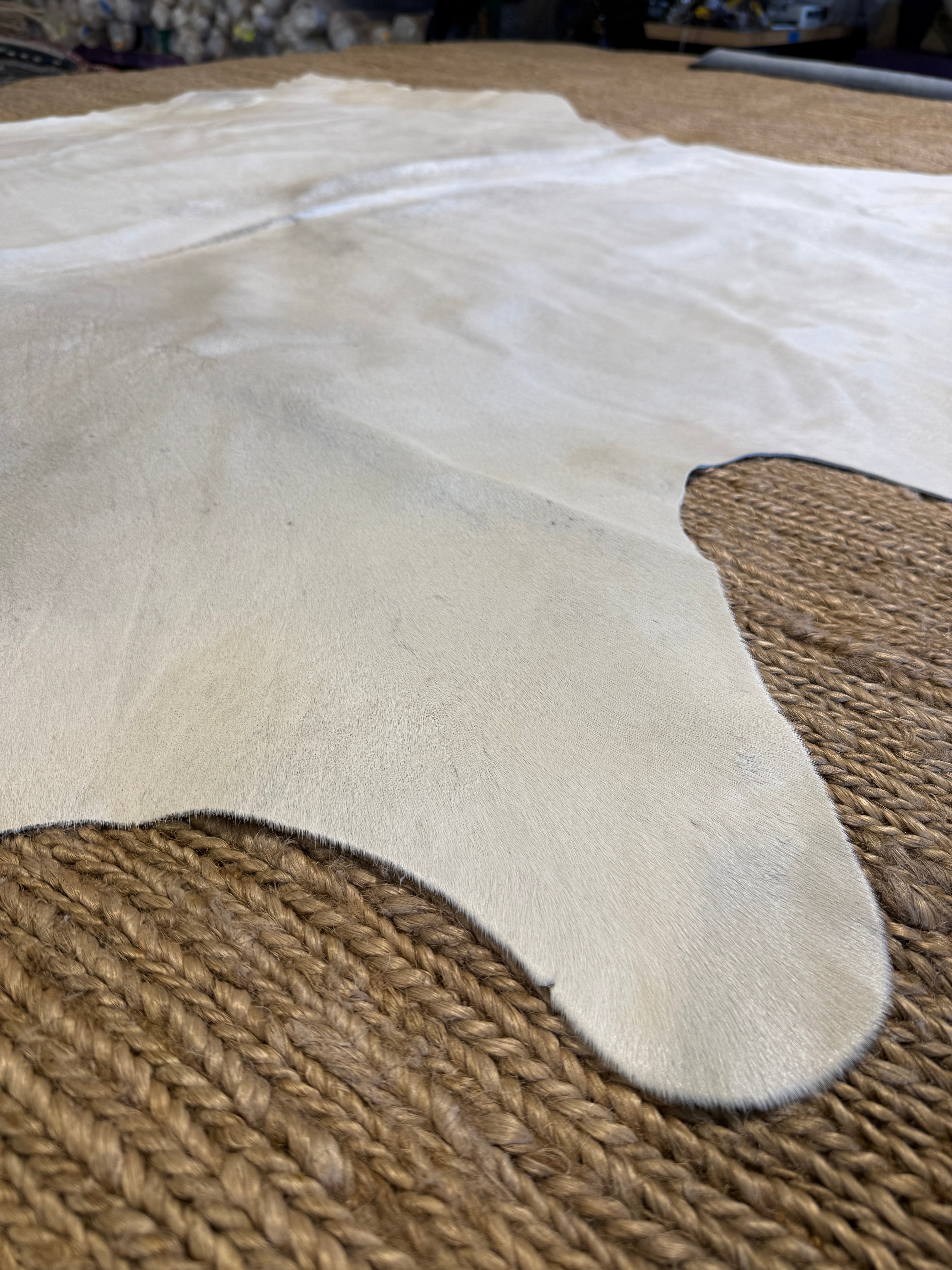 White 5.3x6.9 Cowhide Rug