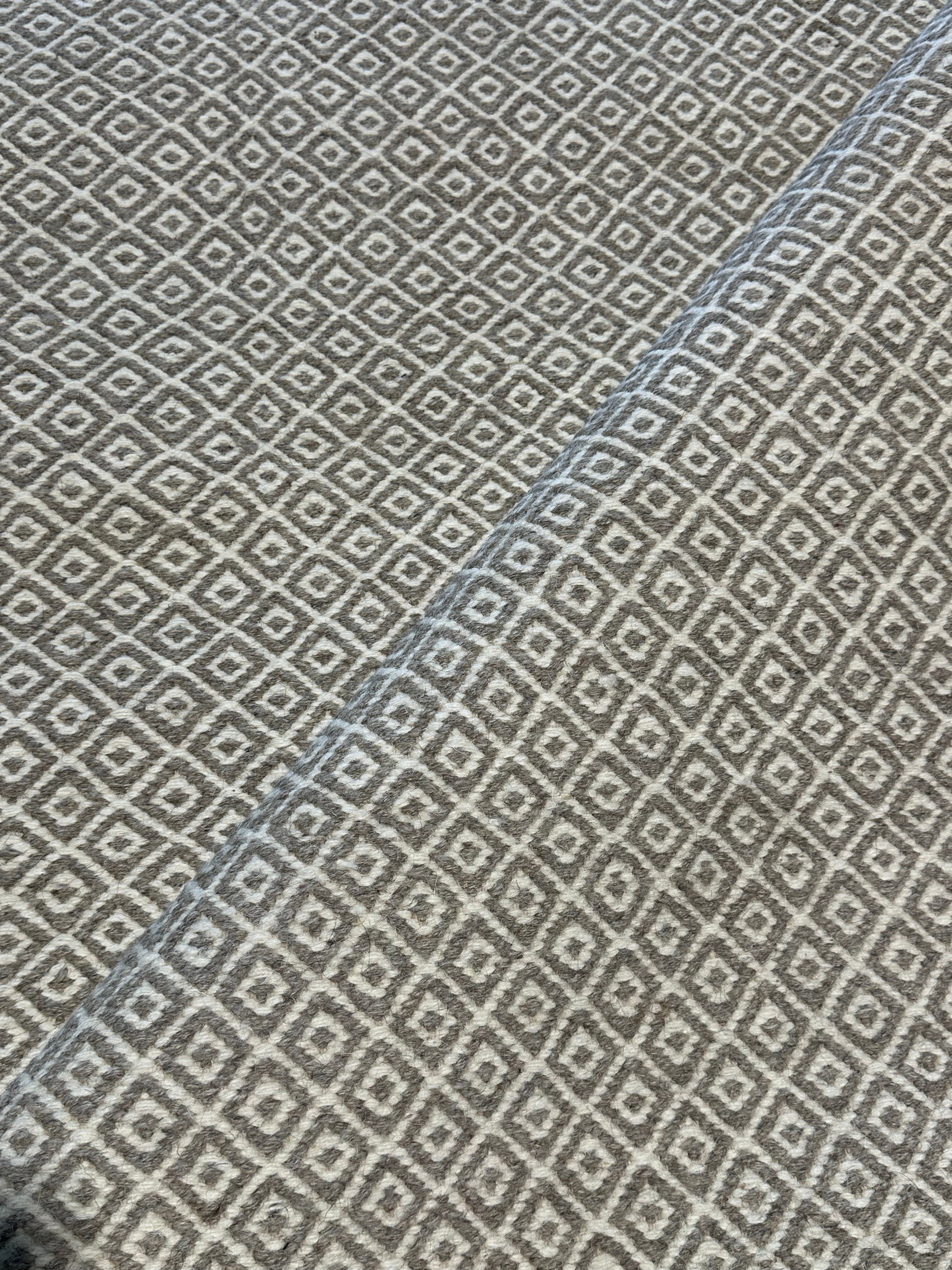 Tino Franco 6.6x9.6 Grey Handwoven Modern Rug