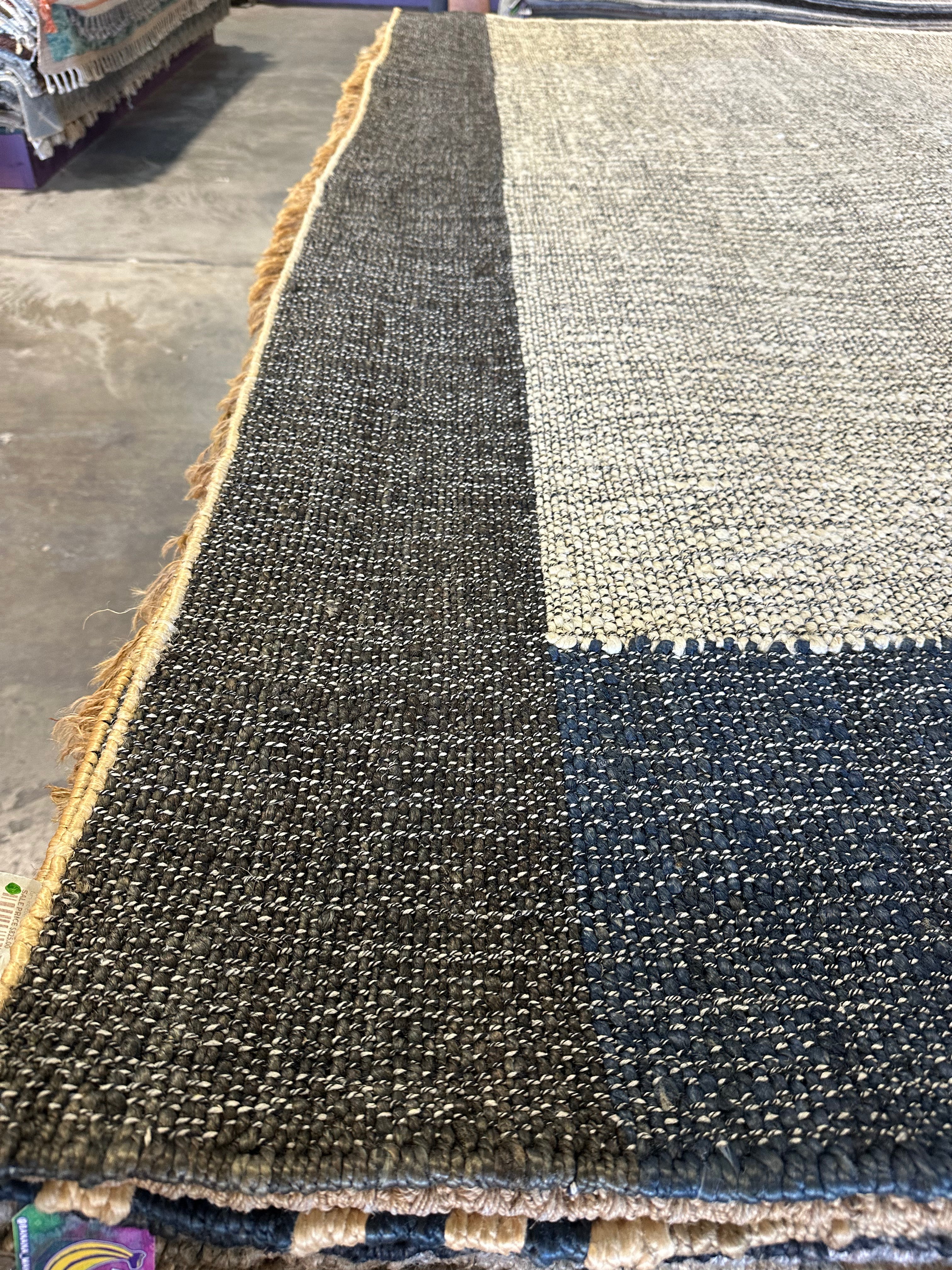 Helsinki 8x10 Handwoven White and Grey Geometrical Jute Rug