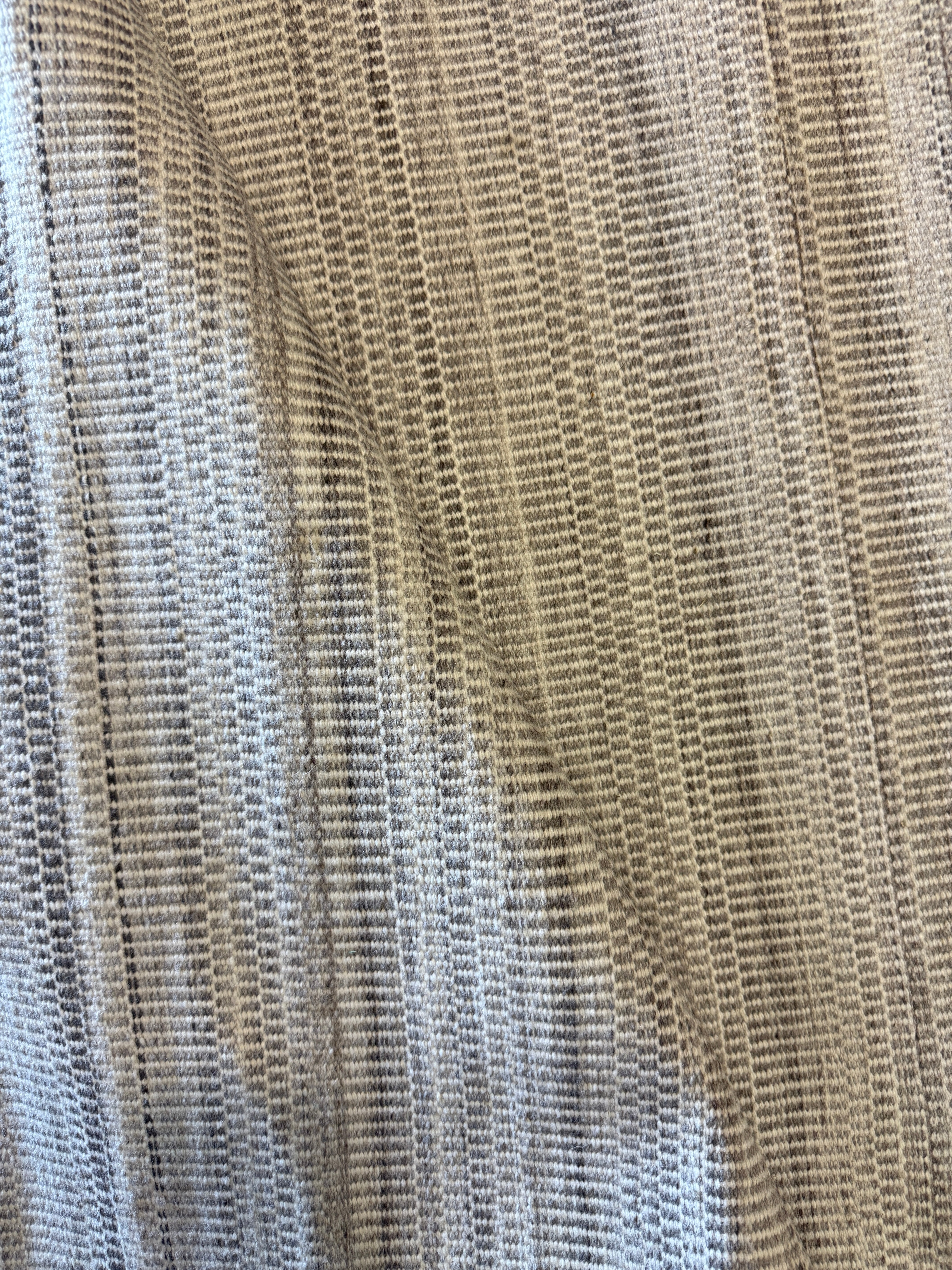 Jason Alabaster Grey Handwoven Modern Rug (Multiple Sizes)