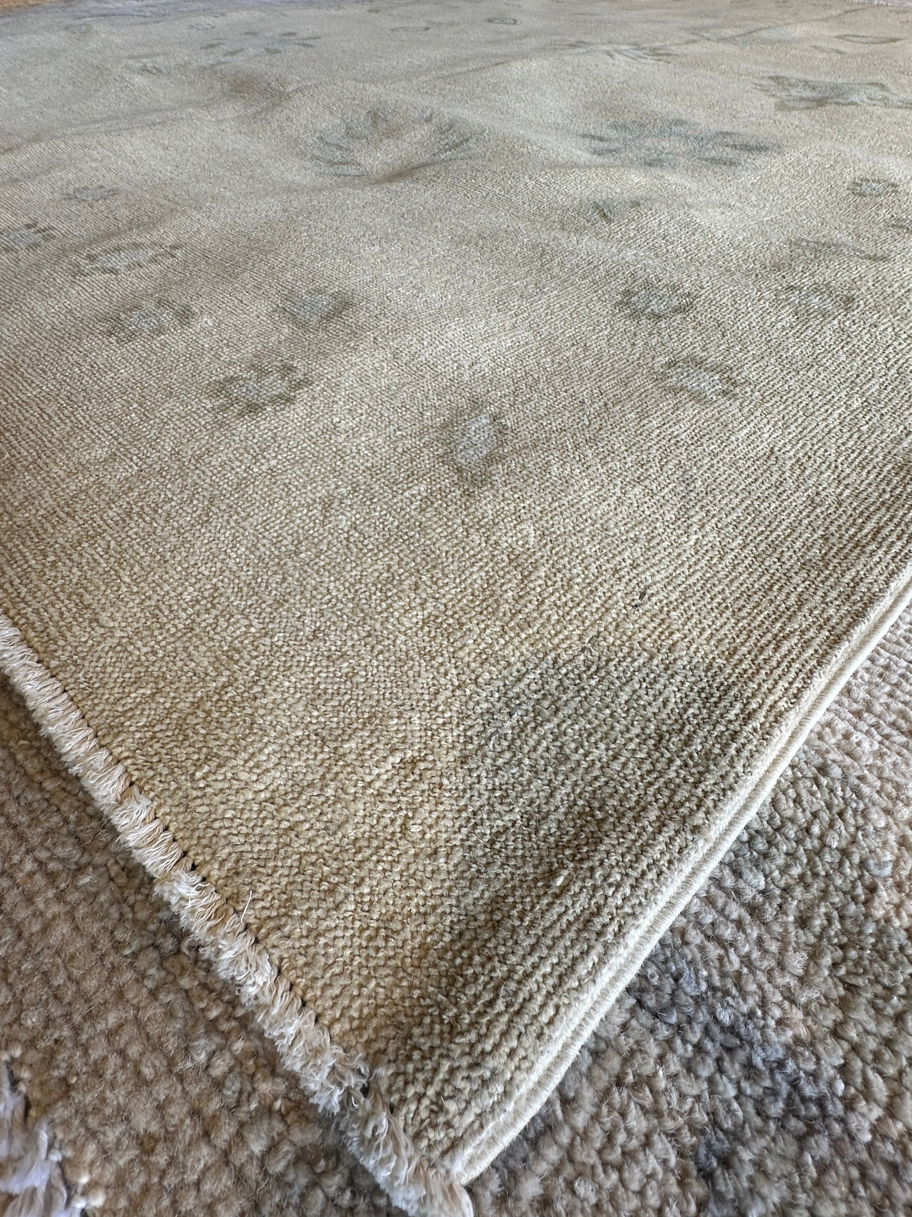 Aizley Ford 4.9x7.5 Cream Hand-Knotted Farhan Rug