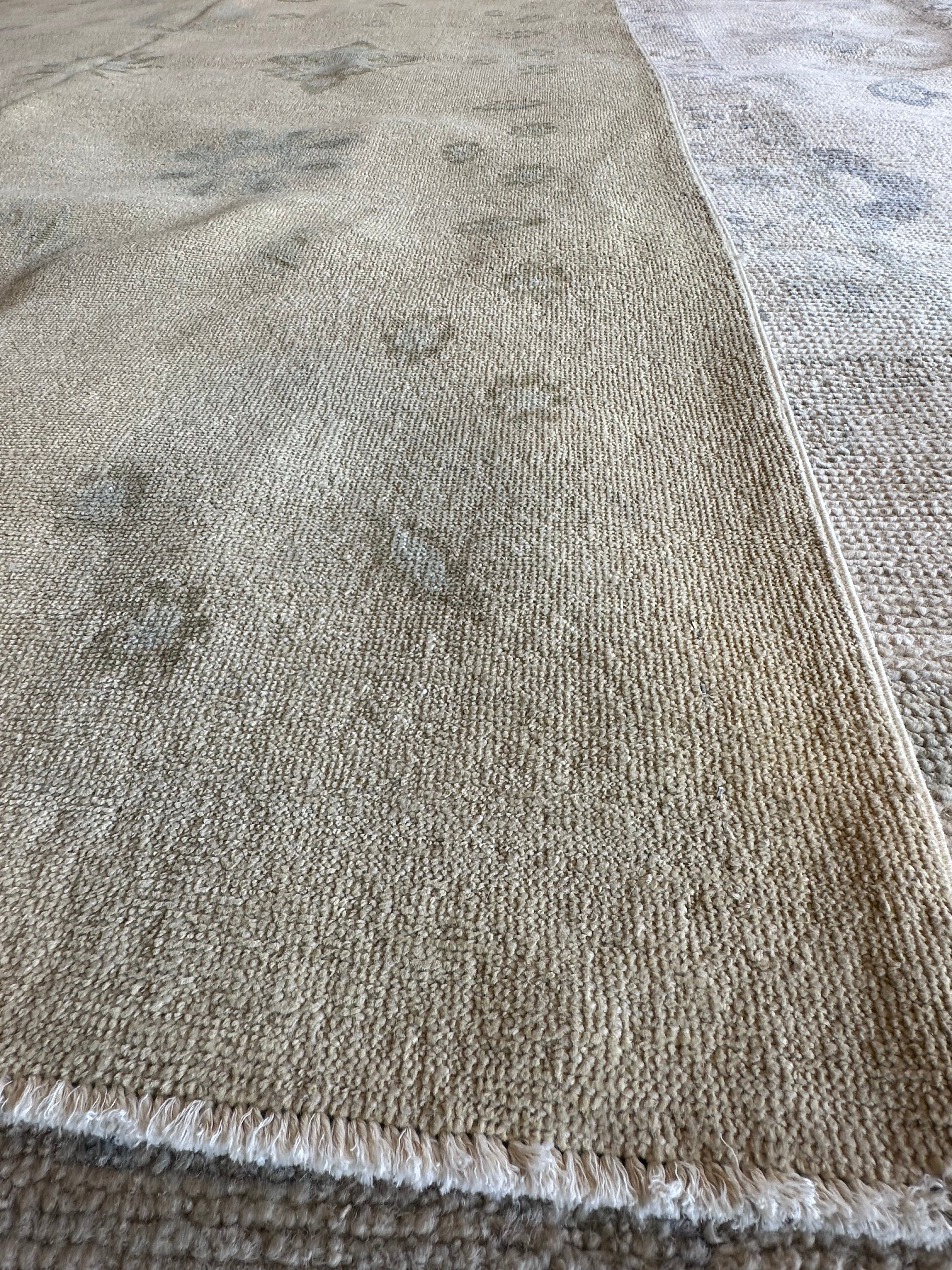 Aizley Ford 4.9x7.5 Cream Hand-Knotted Farhan Rug