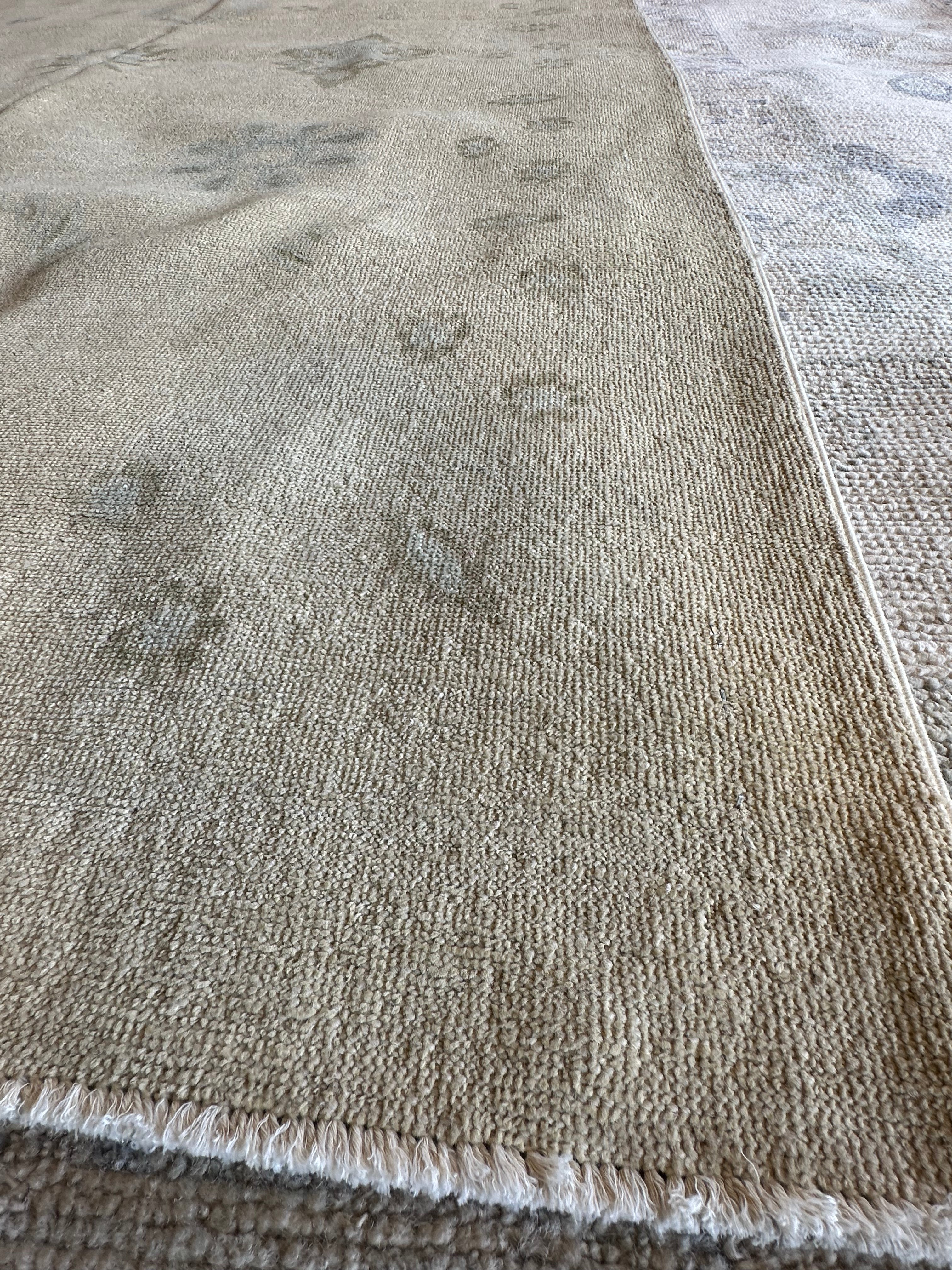 Aizley Ford 4.9x7.5 Cream Hand-Knotted Farhan Rug