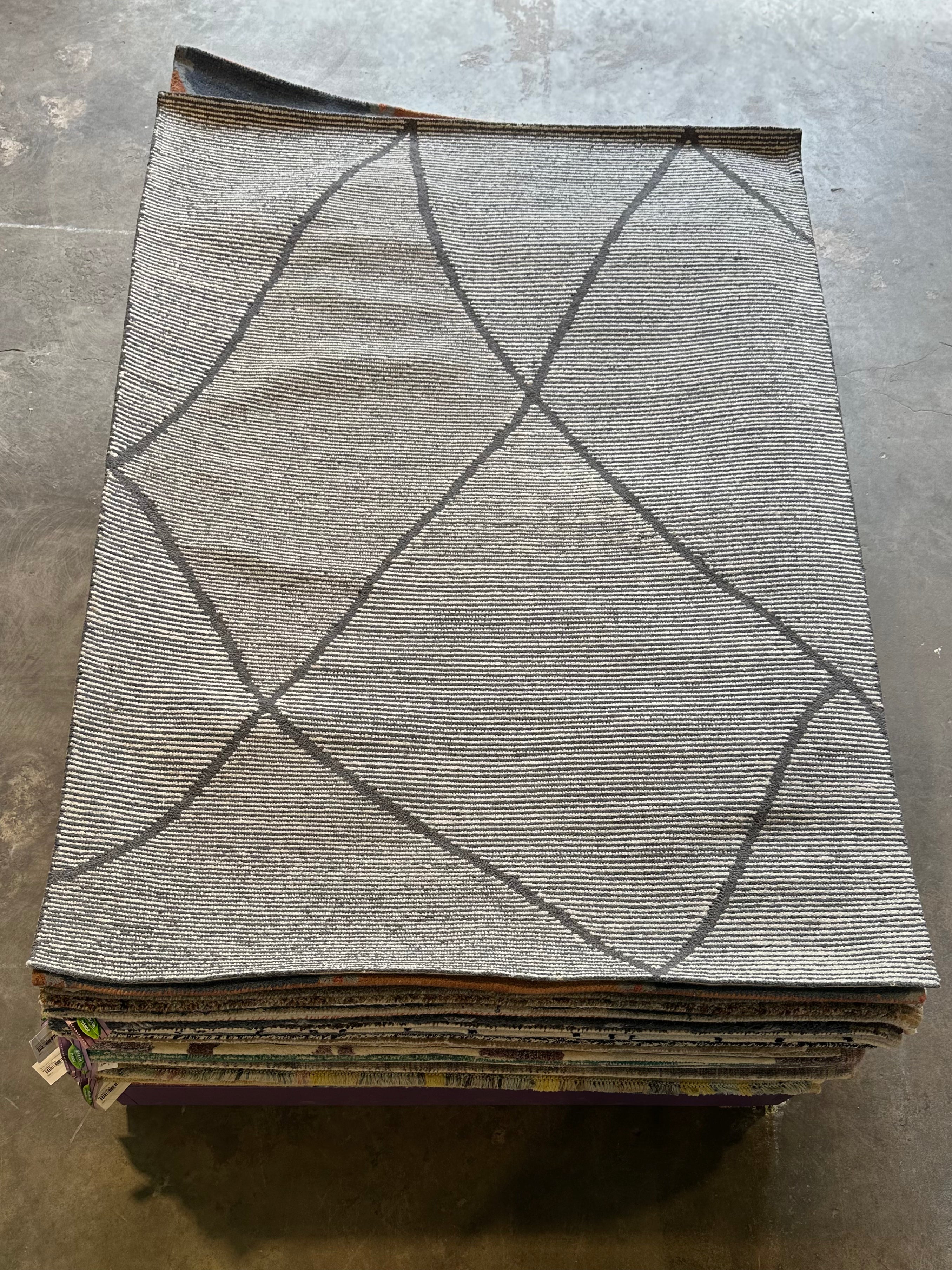 N.O. Joe 5.3x7.6 Hand-Tufted Grey Modern