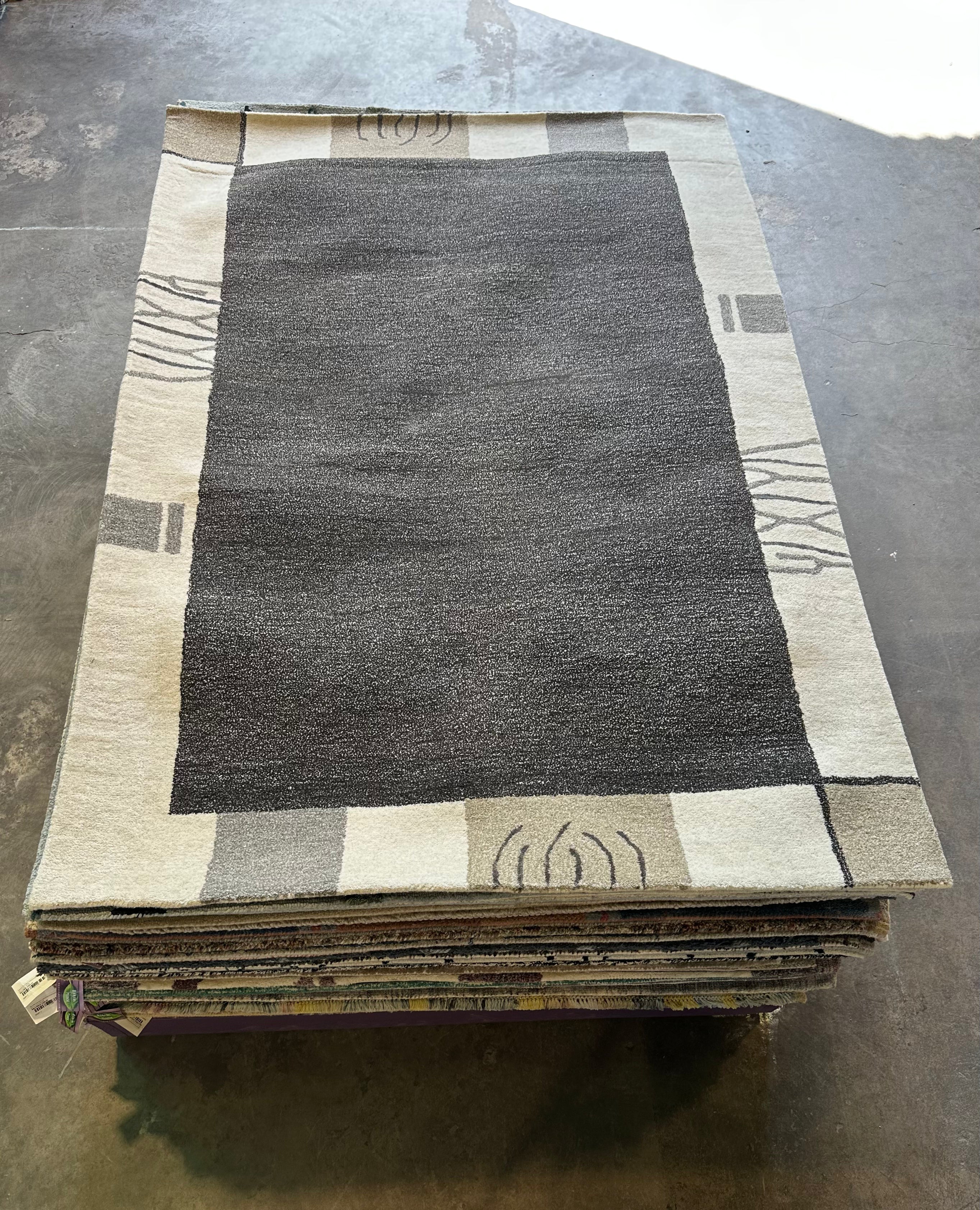 Corinna Larsen 5.3x7.6 Hand-Tufted Green & Ivory Modern