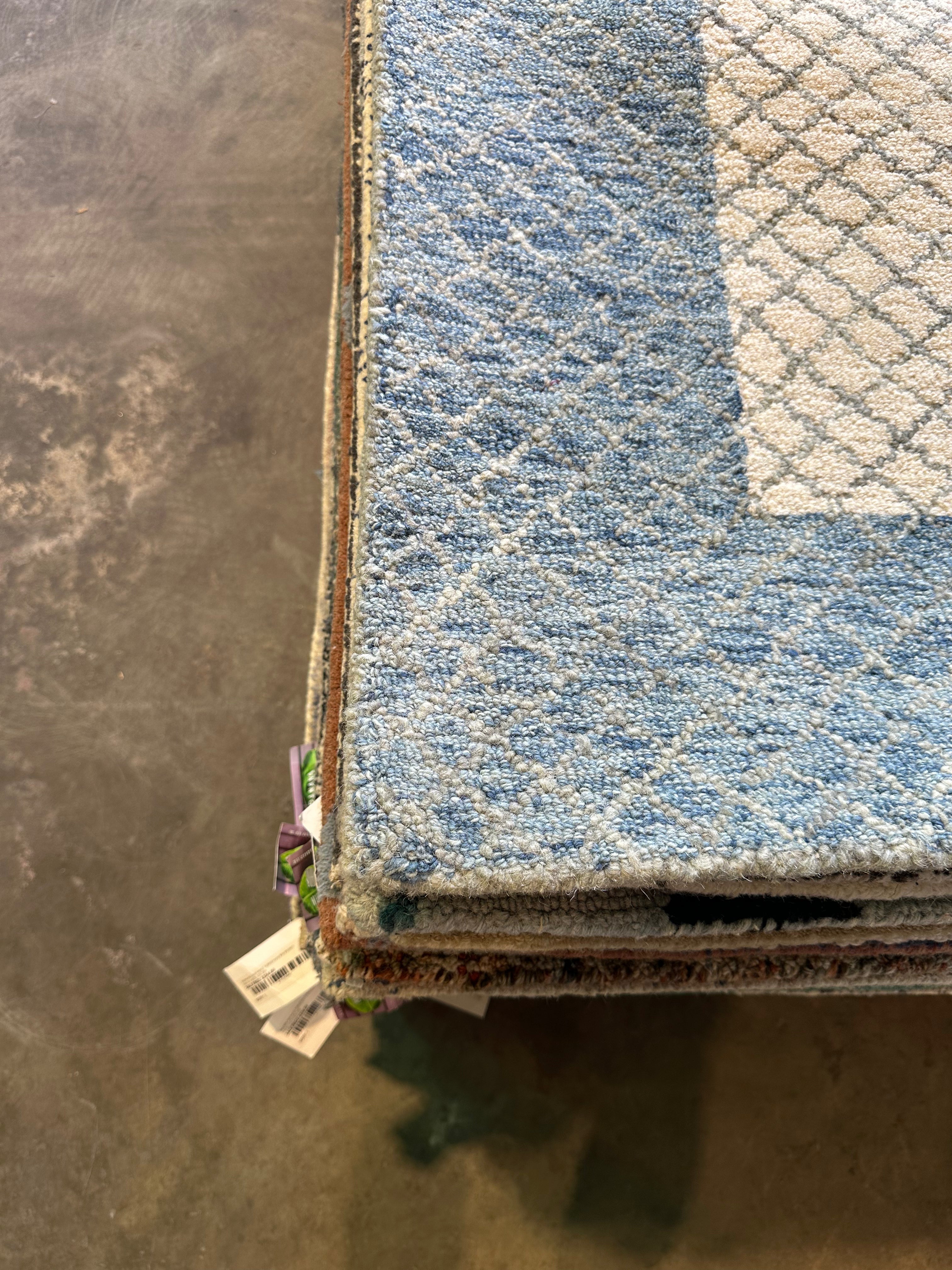 Hot Tin 5x7.6 Hand-Tufted Ivory & Blue Modern
