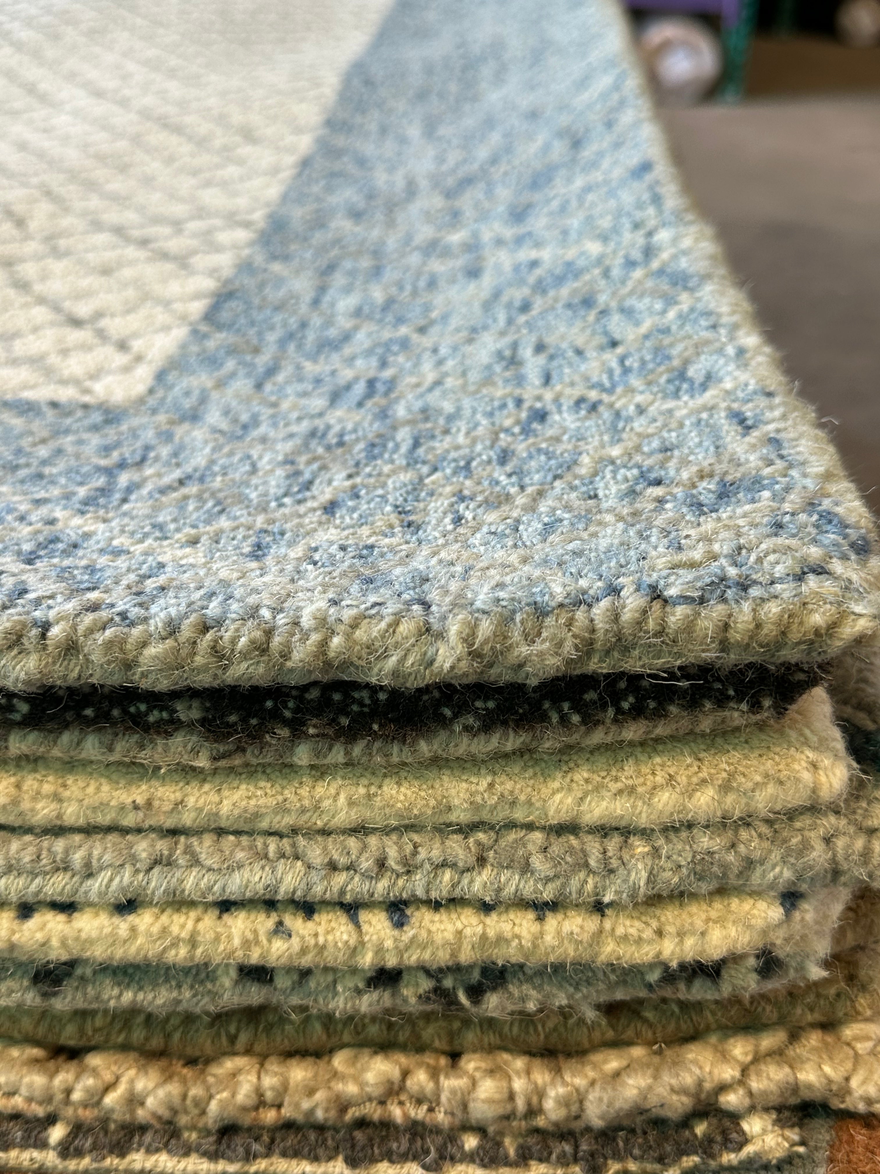 Hot Tin 5x7.6 Hand-Tufted Ivory & Blue Modern