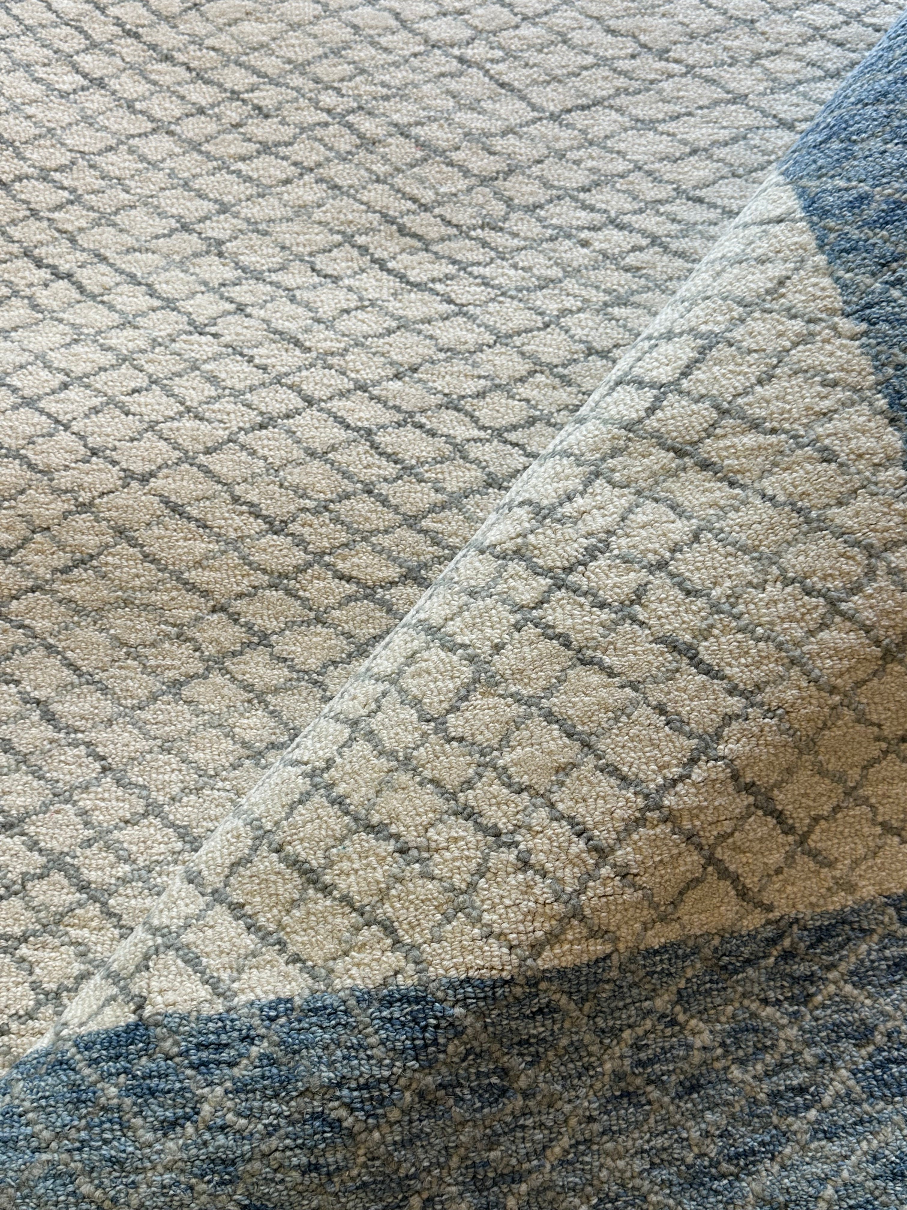 Hot Tin 5x7.6 Hand-Tufted Ivory & Blue Modern