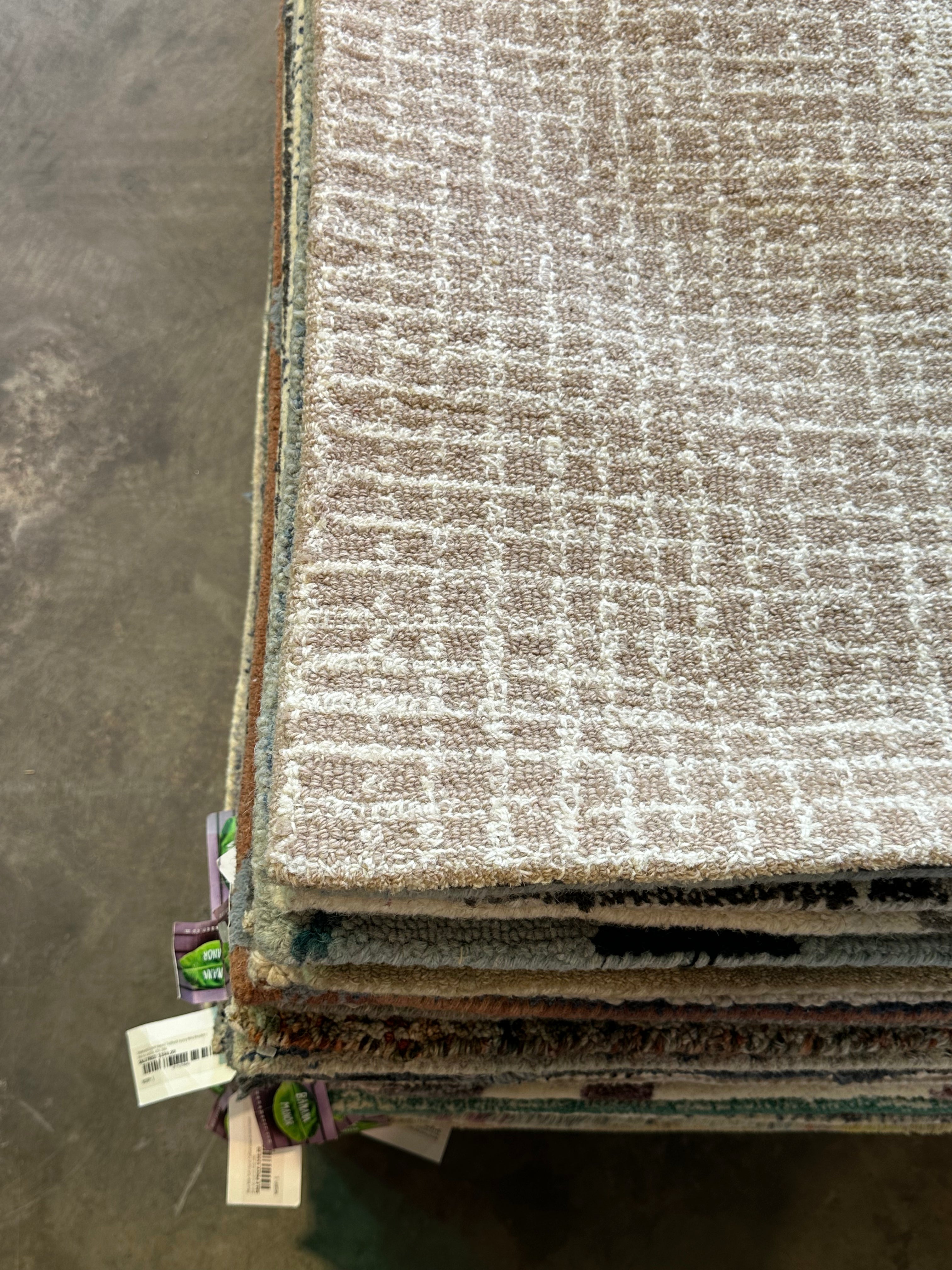 Nesby Phips 5x7.6 Hand-Tufted Beige Modern