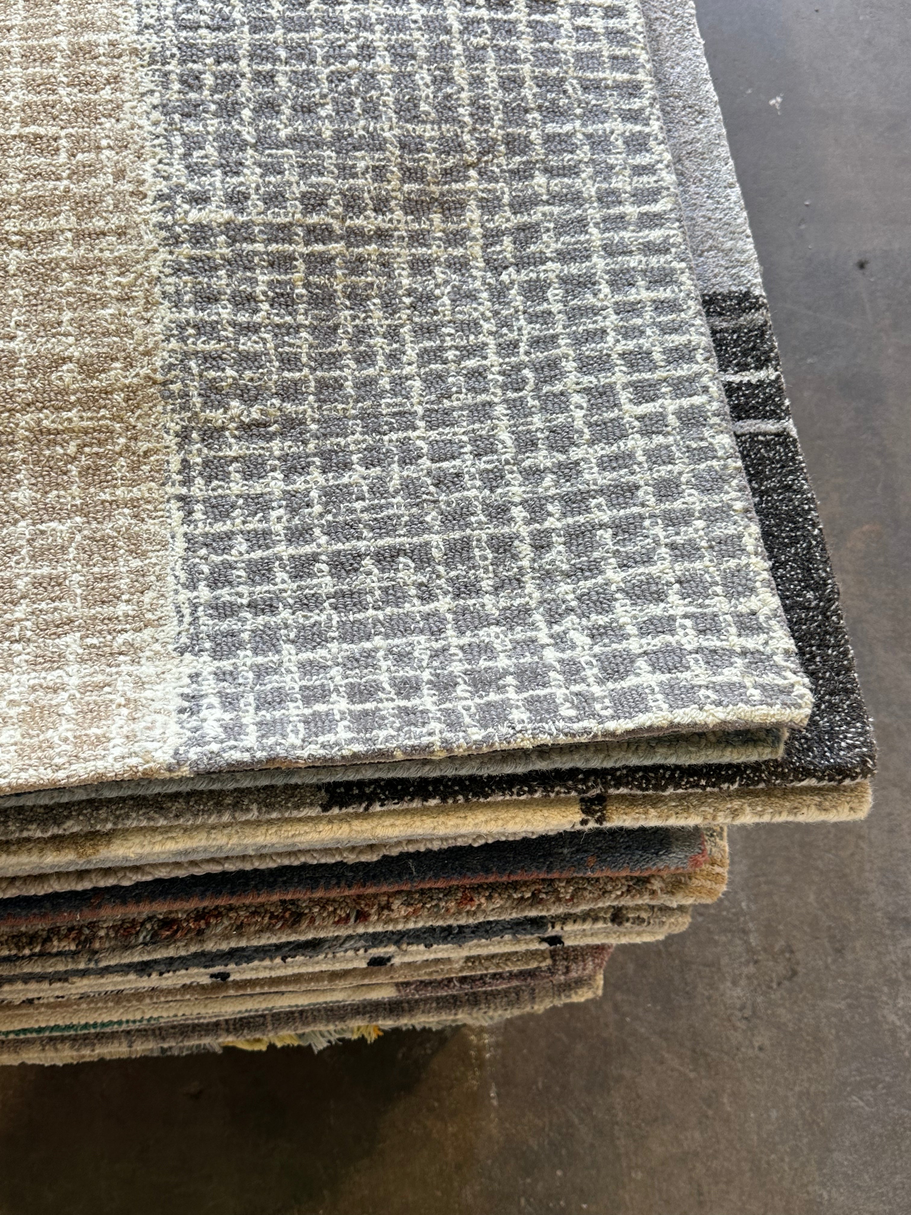 Nesby Phips 5x7.6 Hand-Tufted Beige Modern