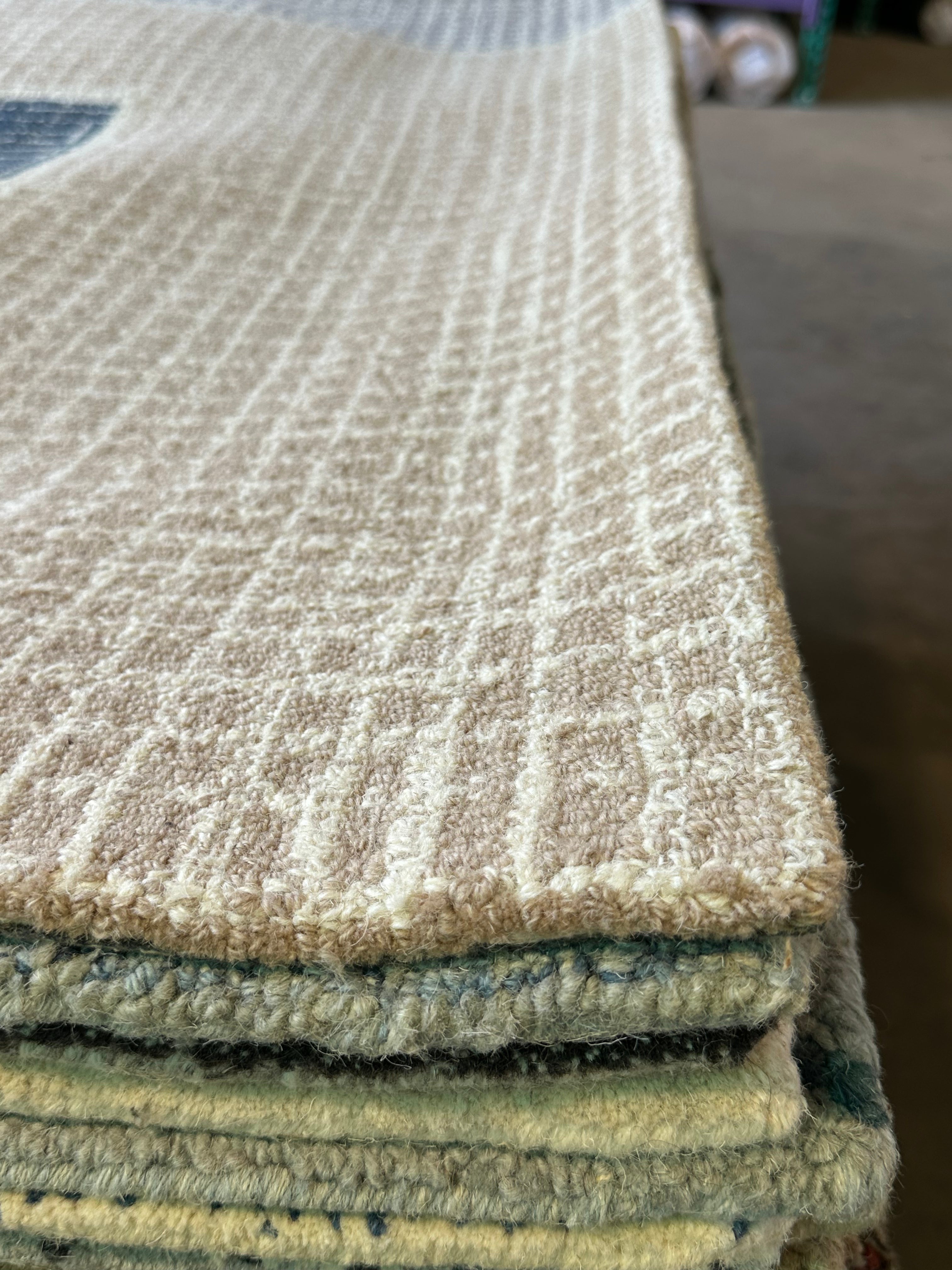 Nesby Phips 5x7.6 Hand-Tufted Beige Modern