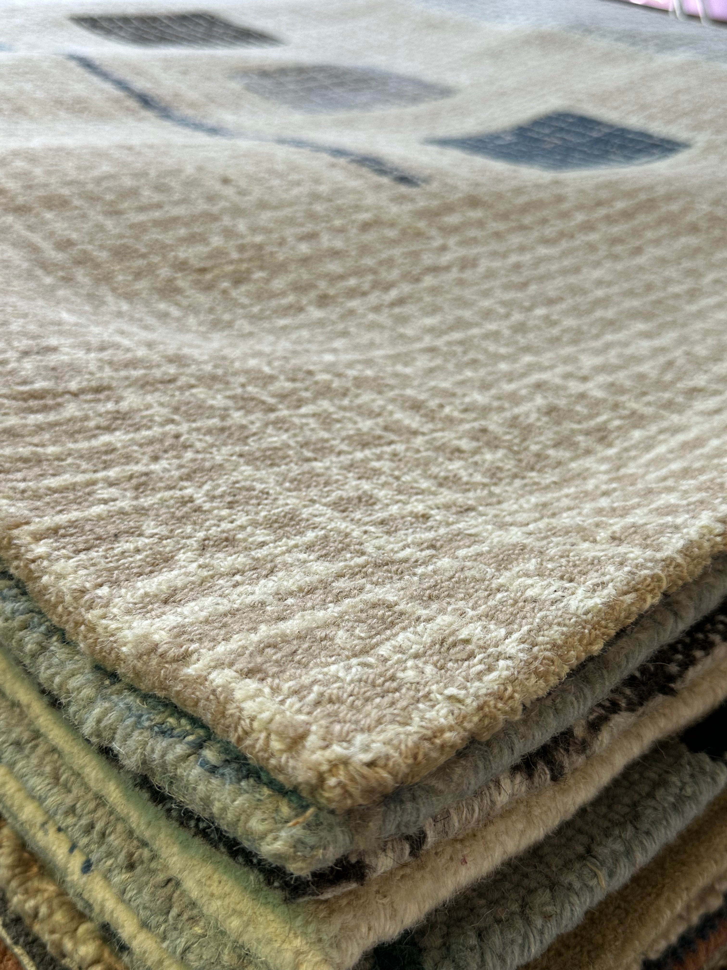 Nesby Phips 5x7.6 Hand-Tufted Beige Modern